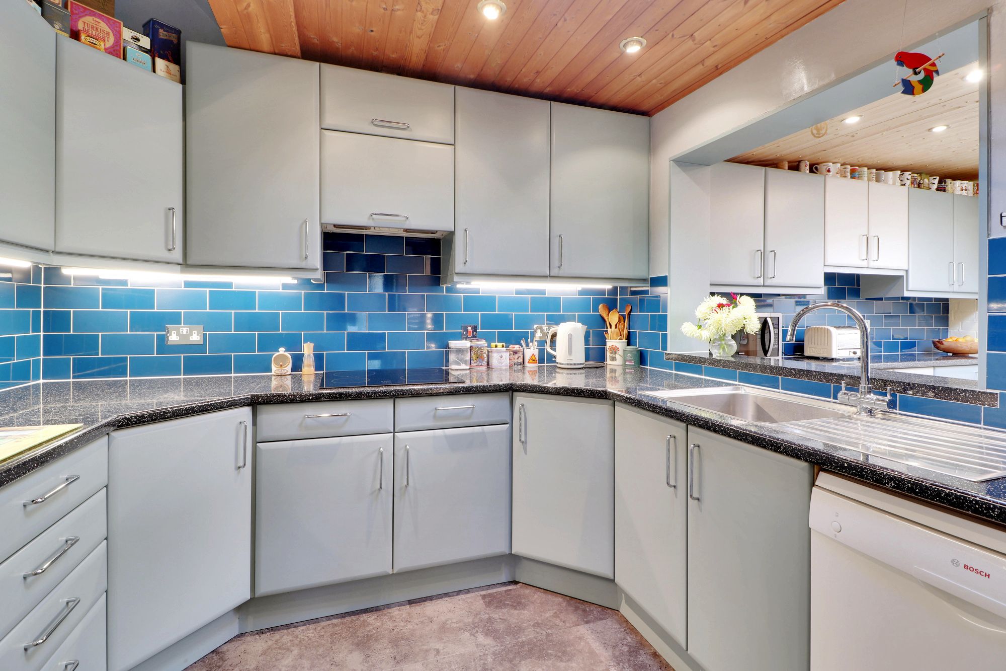 4 bedroom detached house Sold in Sevenoaks - Photograph 3