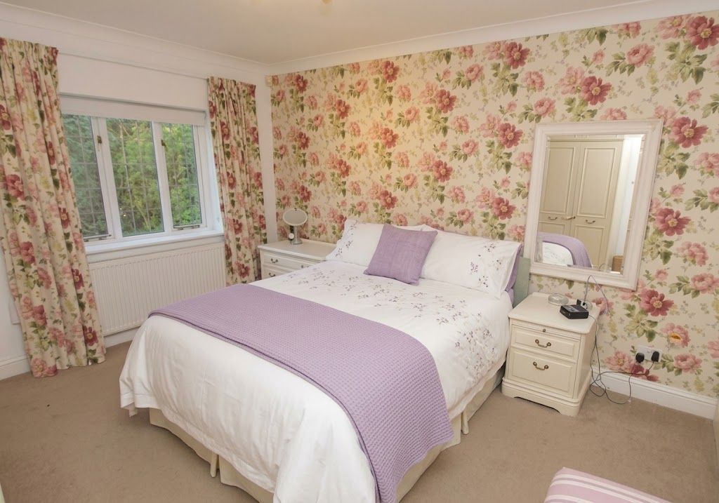 5 bedroom detached house For Sale in Sevenoaks - Photograph 5