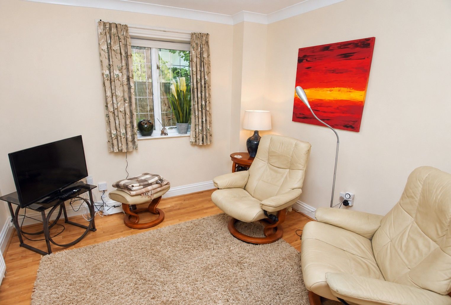 5 bedroom detached house For Sale in Sevenoaks - Photograph 3
