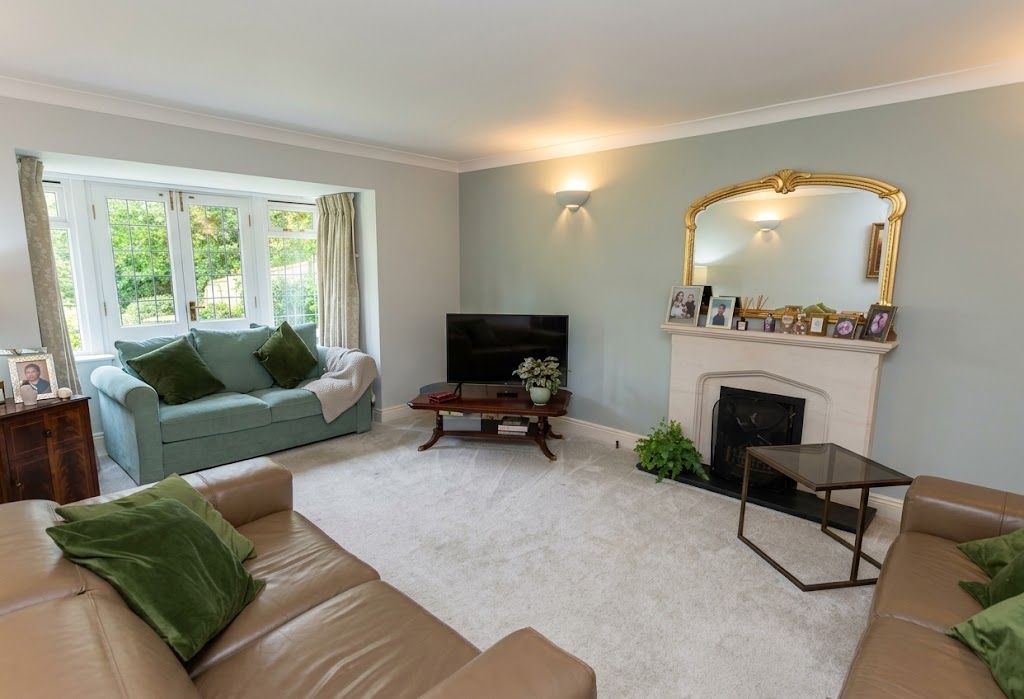 5 bedroom detached house For Sale in Sevenoaks - Photograph 6
