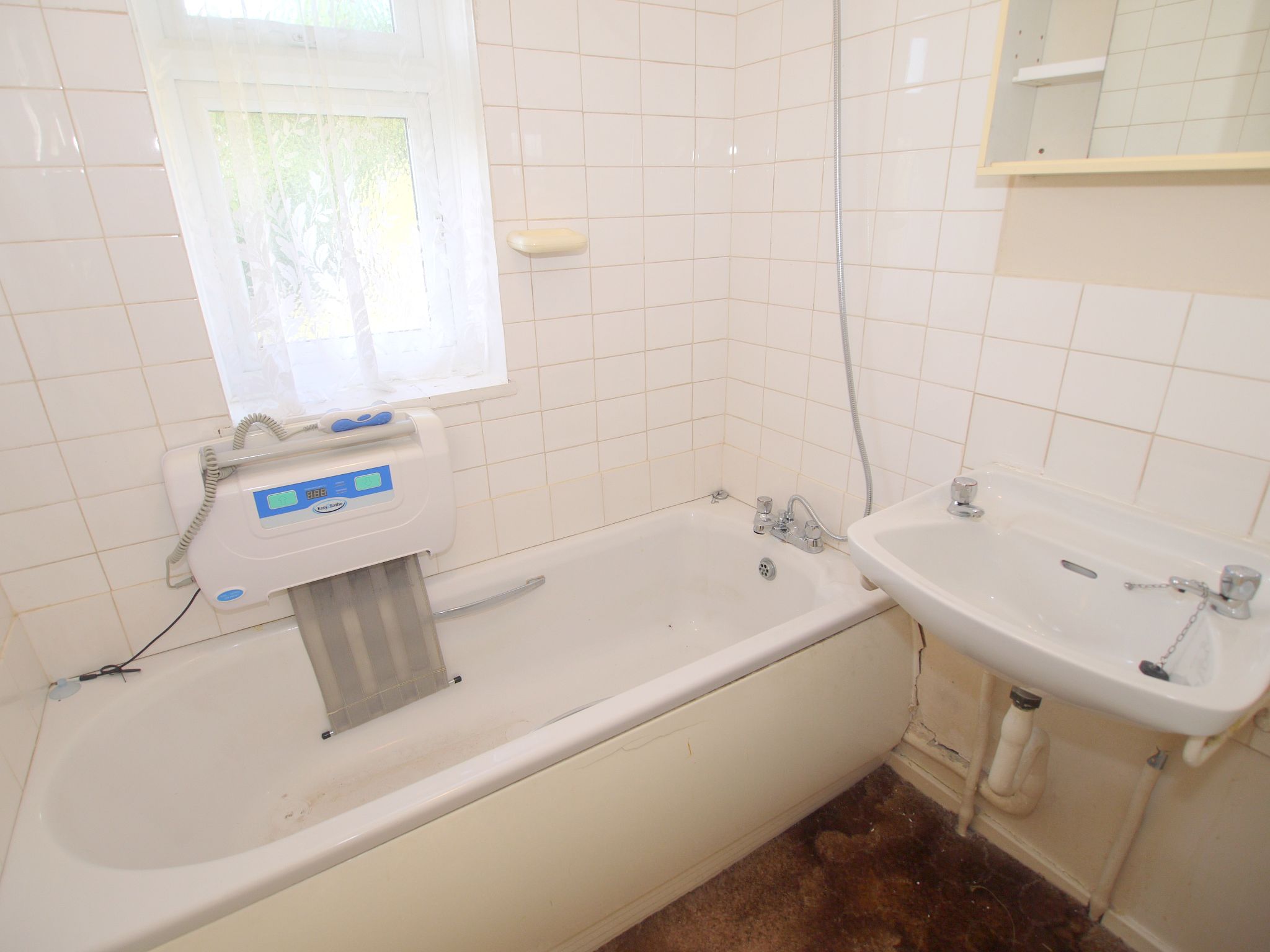2 bedroom semi-detached house Sold in Sevenoaks - Photograph 4