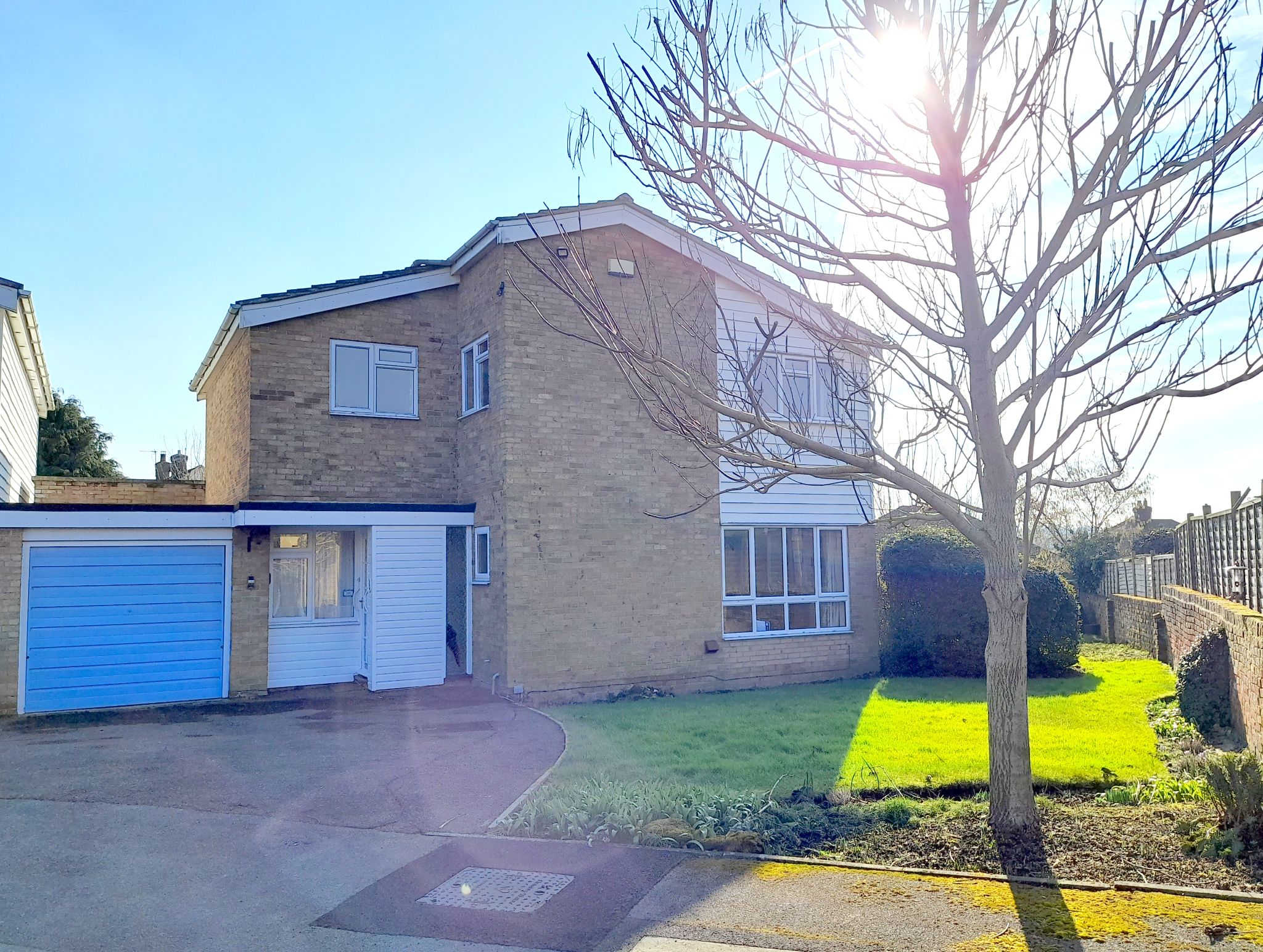 4 bedroom link detached house Sold in Sevenoaks - Photograph 13
