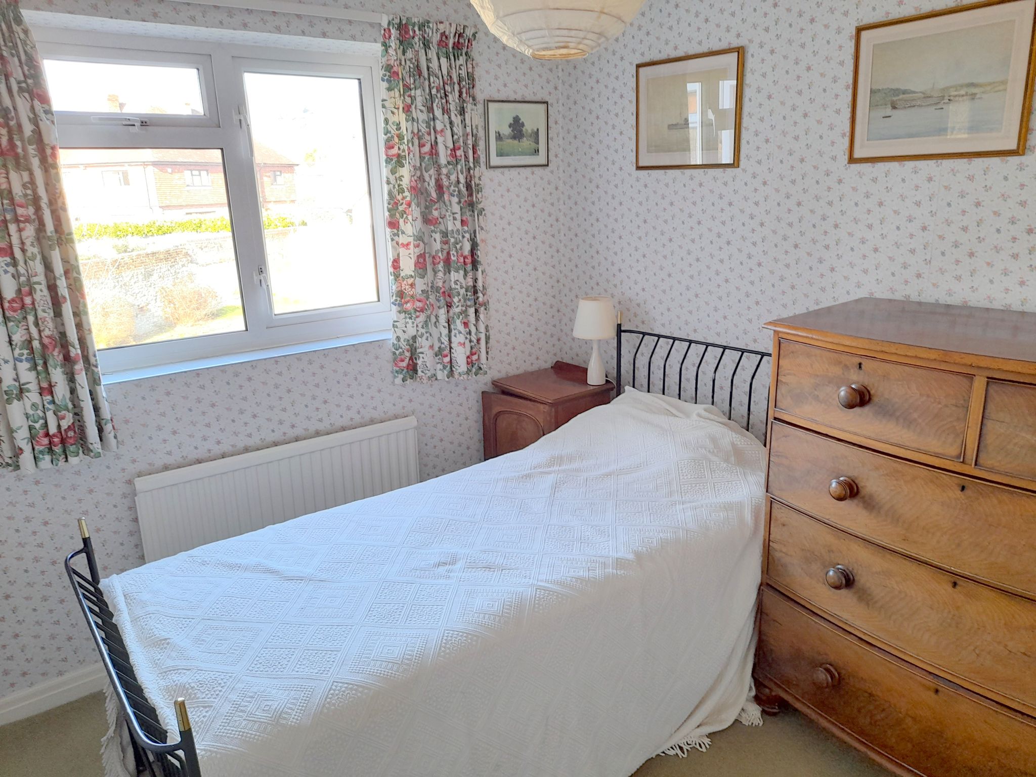 4 bedroom link detached house Sold in Sevenoaks - Photograph 10