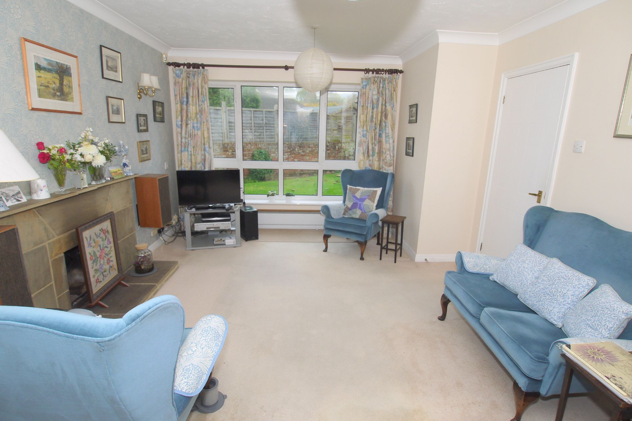 4 bedroom link detached house Sold in Sevenoaks - Photograph 10