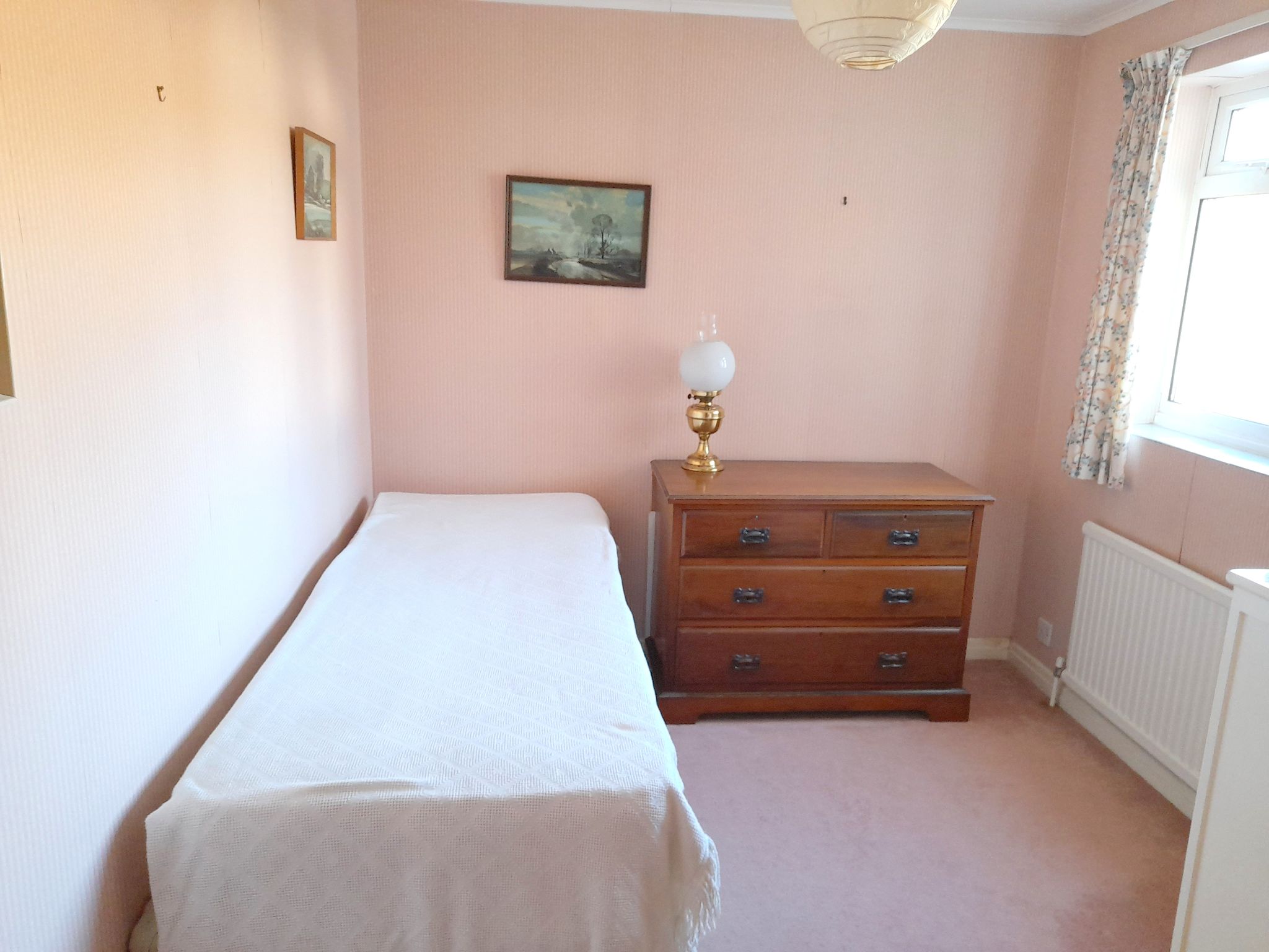 4 bedroom link detached house Sold in Sevenoaks - Photograph 9