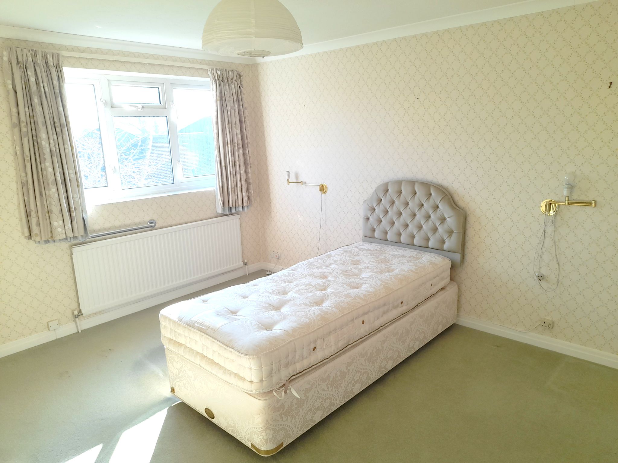 4 bedroom link detached house Sold in Sevenoaks - Photograph 11