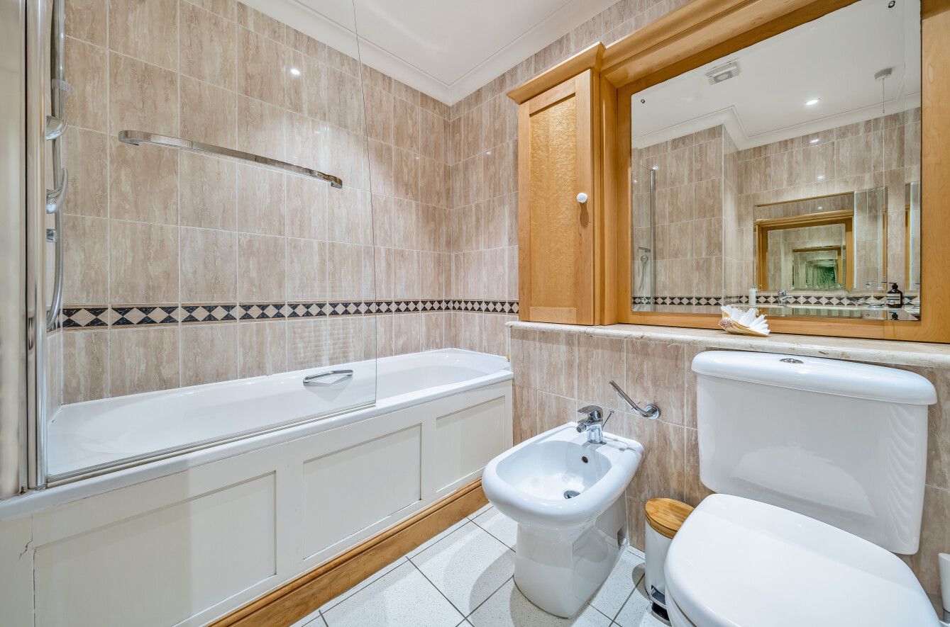 2 bedroom apartment Sold in Sevenoaks - Photograph 12
