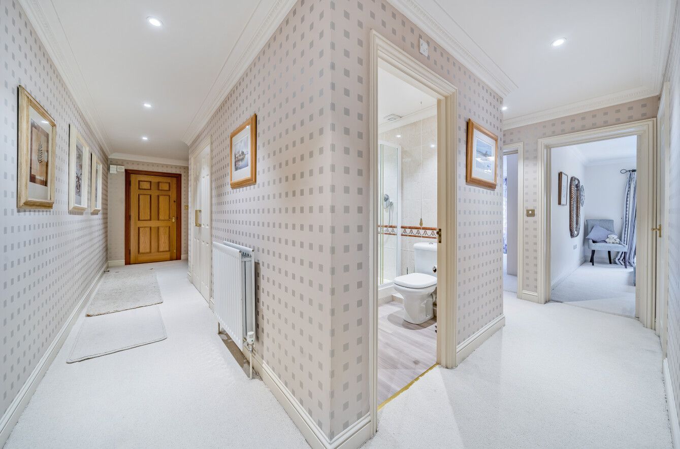 2 bedroom apartment Sold in Sevenoaks - Photograph 5