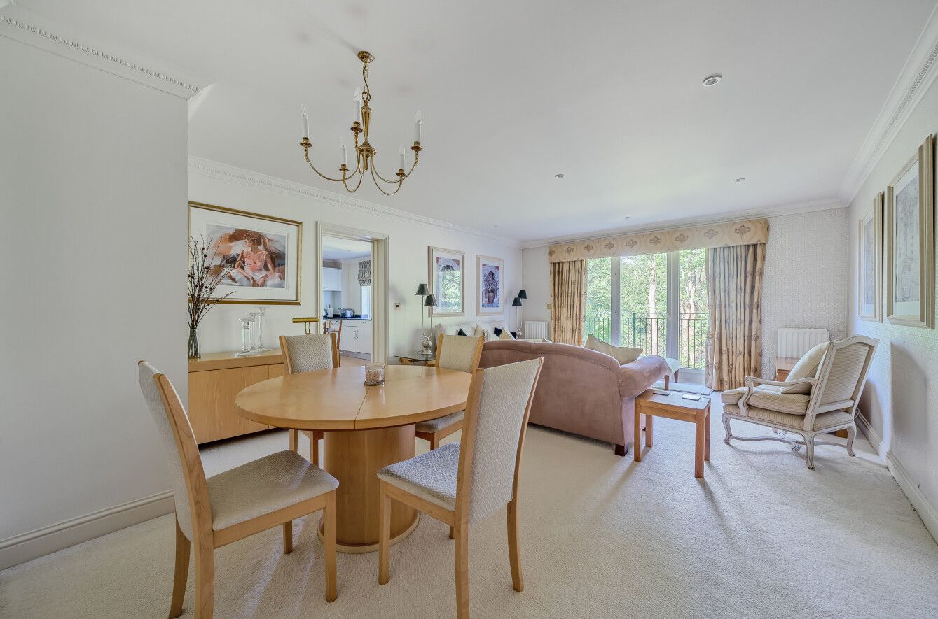 2 bedroom apartment Sold in Sevenoaks - Photograph 10