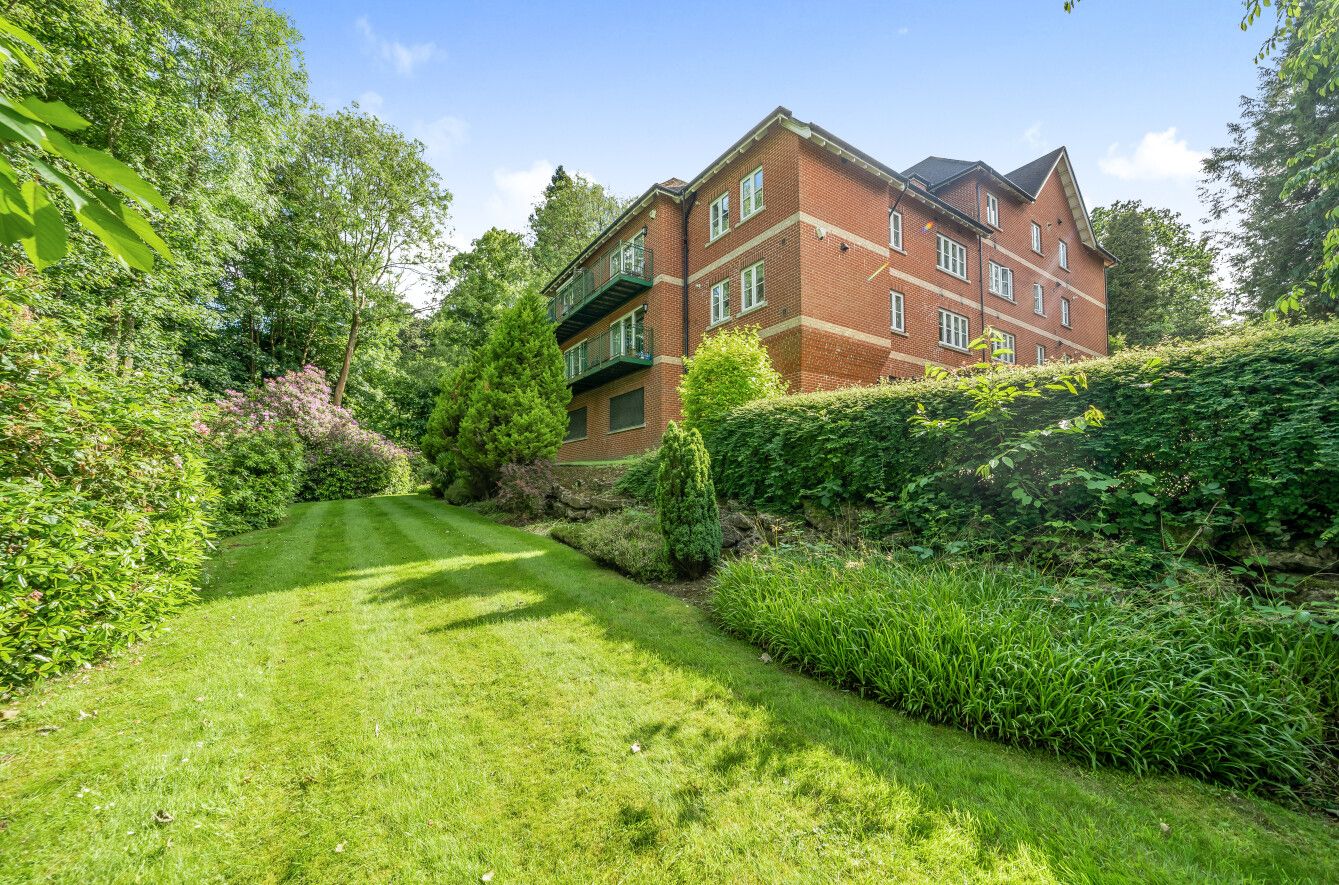 2 bedroom apartment Sold in Sevenoaks - Photograph 6