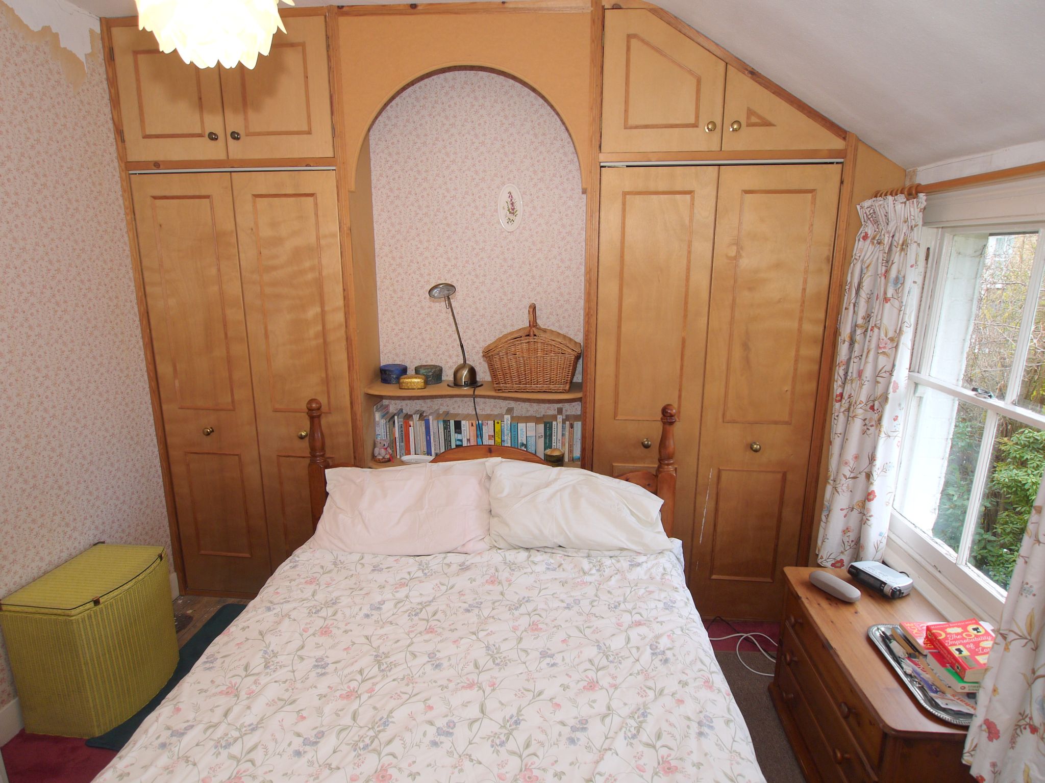 2 bedroom mid terraced house Sold in Sevenoaks - Photograph 4