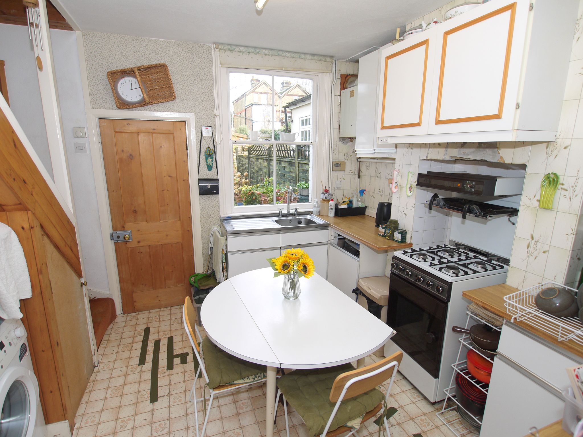 2 bedroom mid terraced house Sold in Sevenoaks - Photograph 3