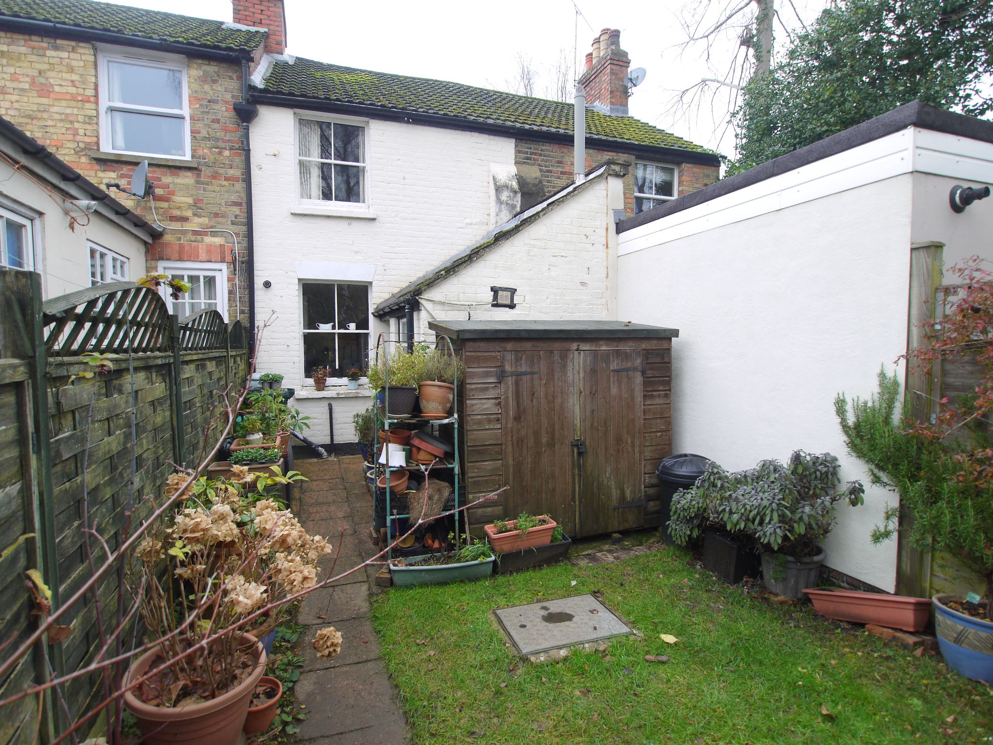 2 bedroom mid terraced house Sold in Sevenoaks - Photograph 6