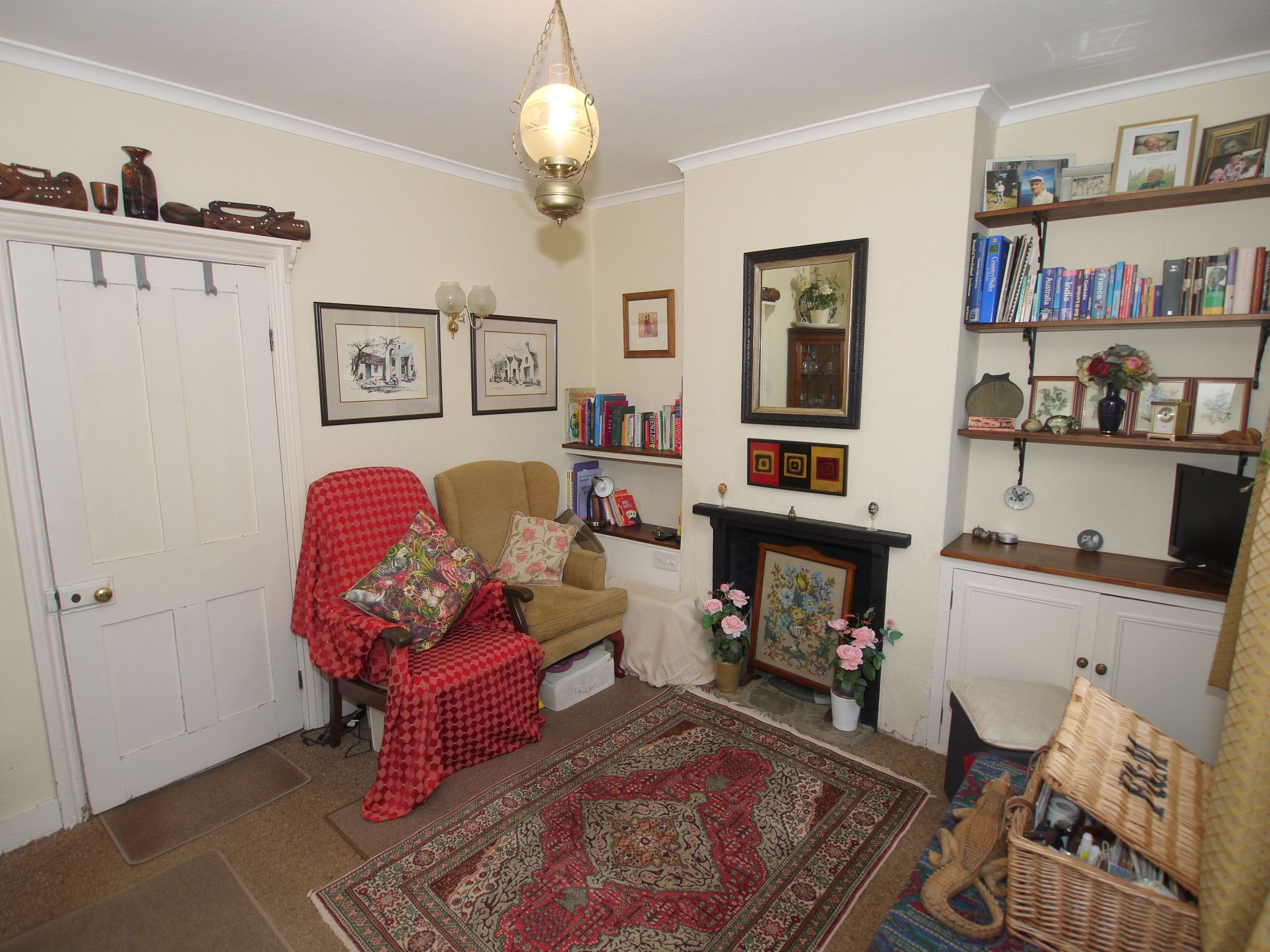 2 bedroom mid terraced house Sold in Sevenoaks - Photograph 5