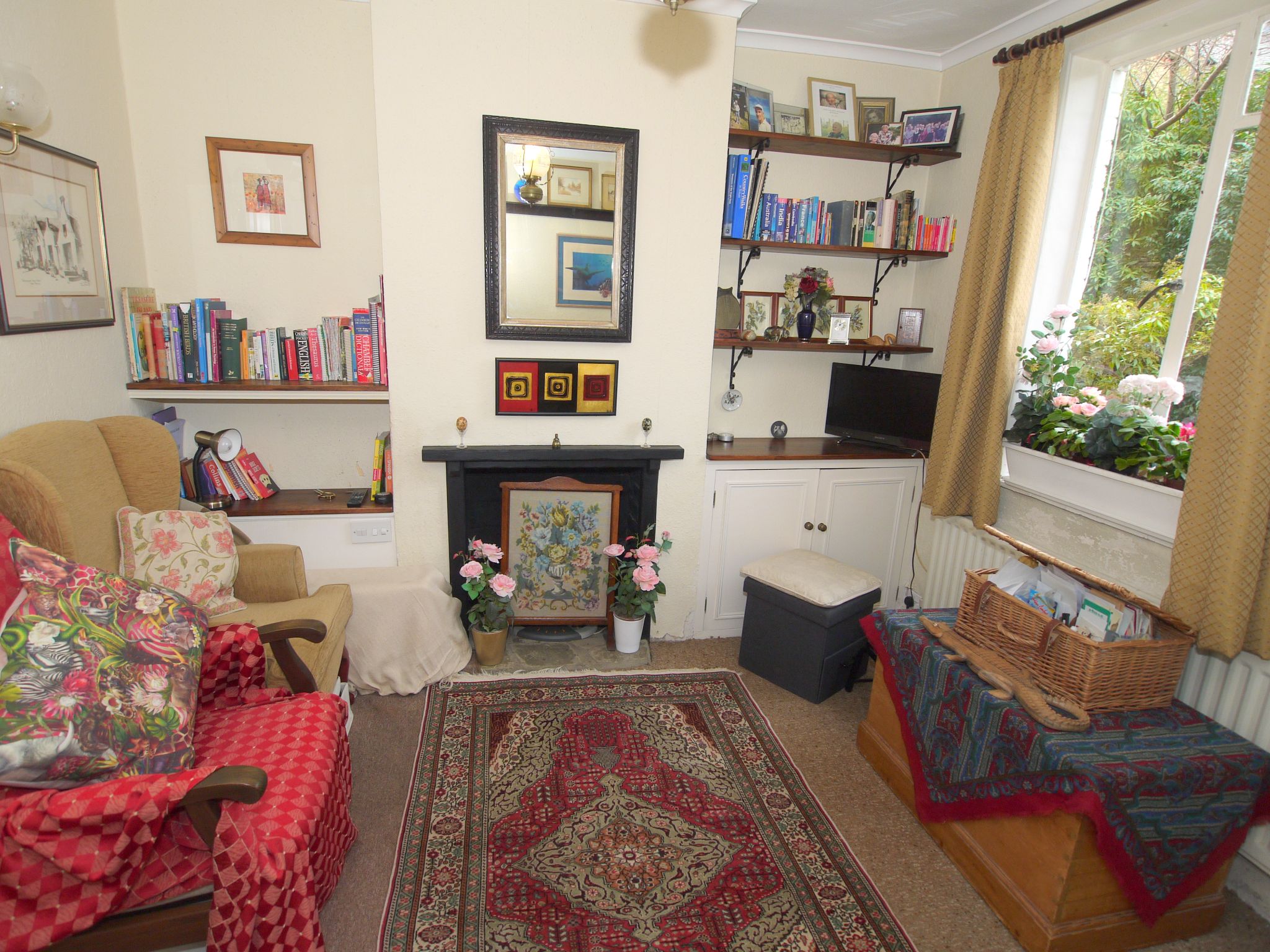 2 bedroom mid terraced house Sold in Sevenoaks - Photograph 7