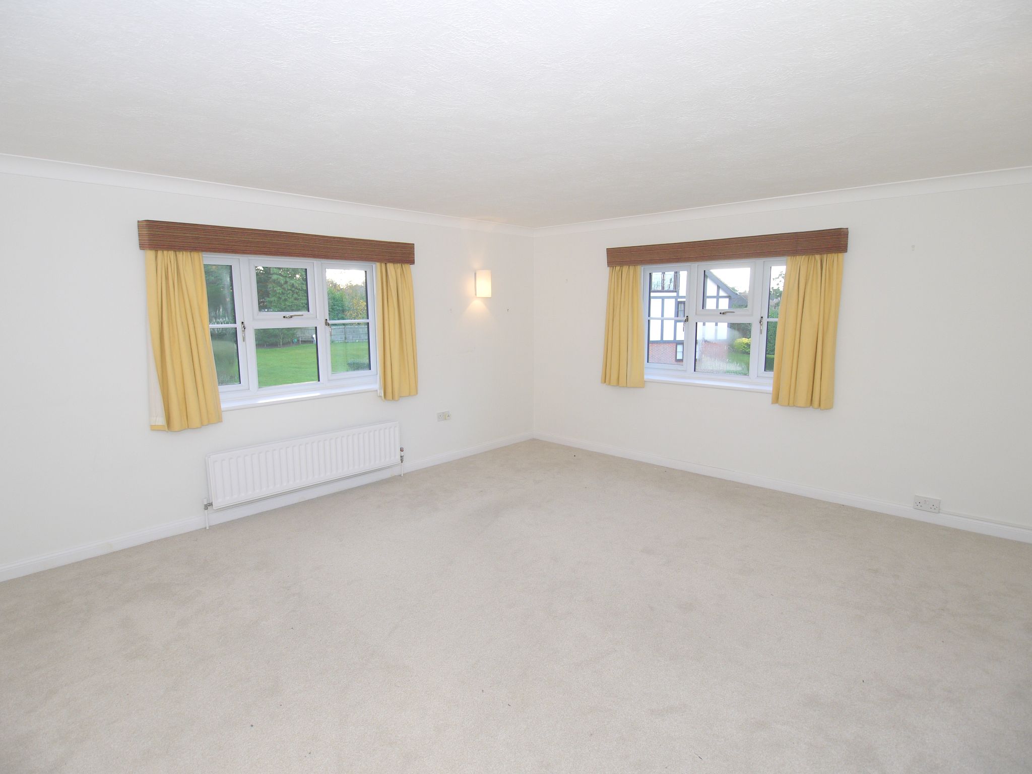 2 bedroom apartment Sold in Sevenoaks - Photograph 3