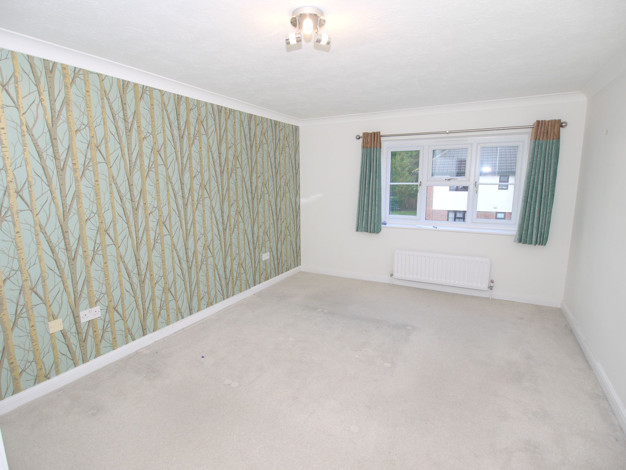2 bedroom apartment Sold in Sevenoaks - Photograph 4