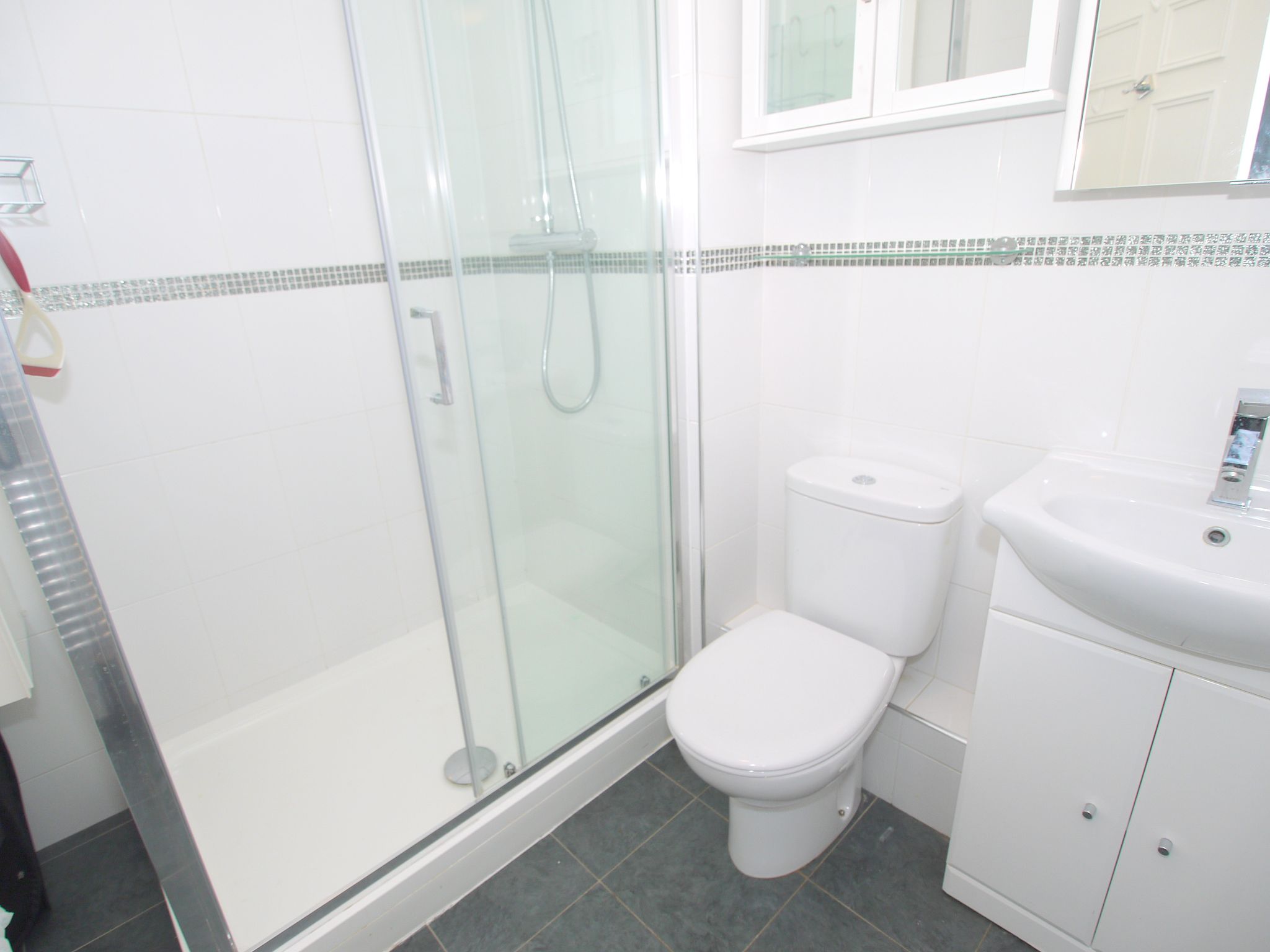2 bedroom apartment Sold in Sevenoaks - Photograph 5