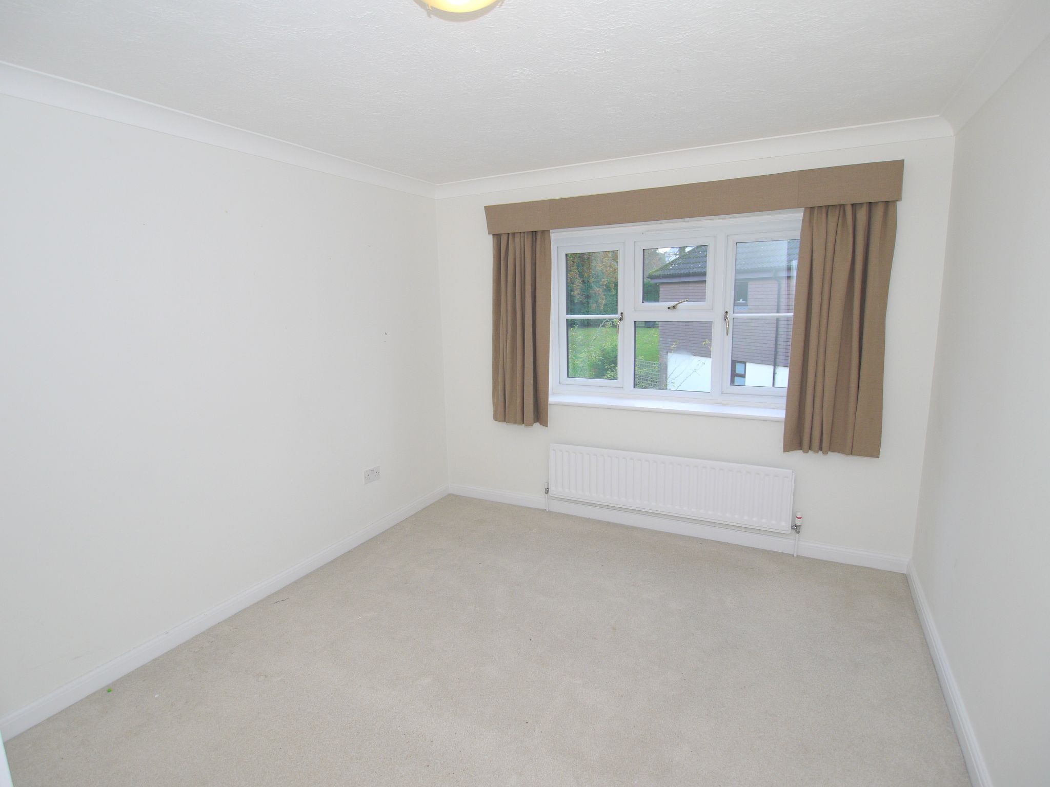 2 bedroom apartment Sold in Sevenoaks - Photograph 6