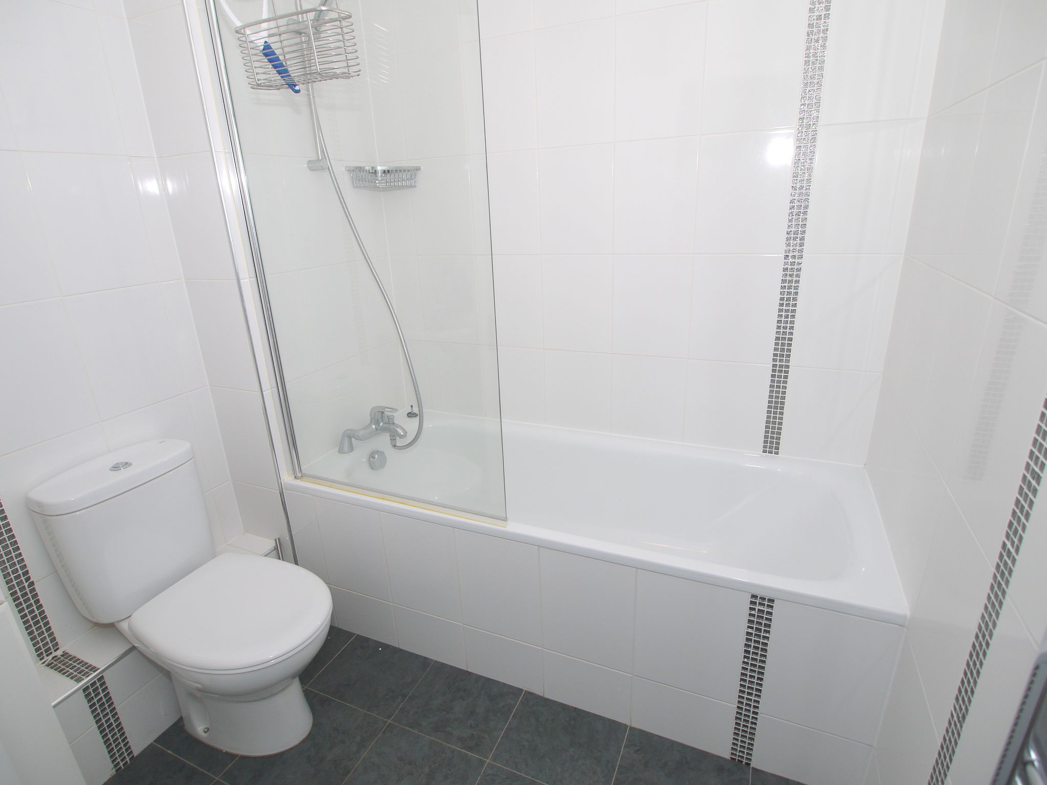 2 bedroom apartment Sold in Sevenoaks - Photograph 7