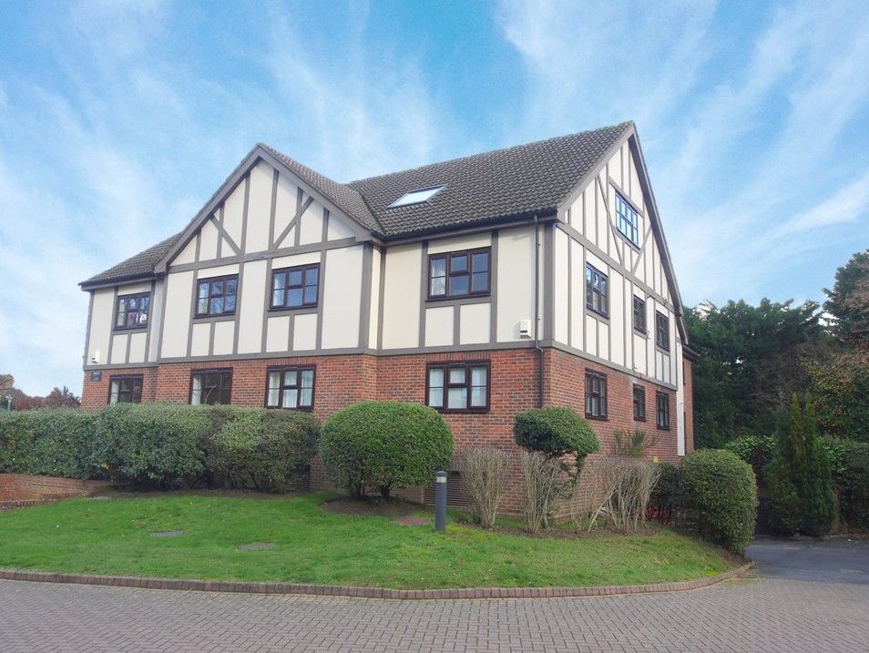 2 bedroom apartment Sold in Sevenoaks - Photograph 1