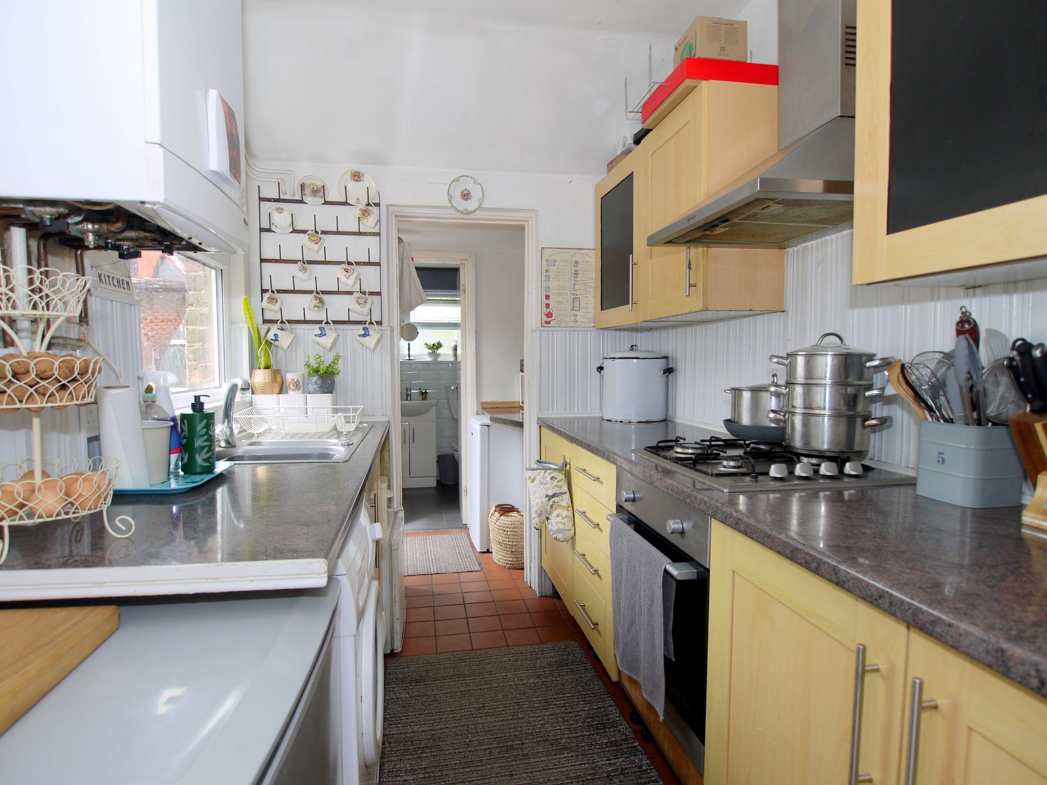 3 bedroom mid terraced house Sold in Sevenoaks - Photograph 4