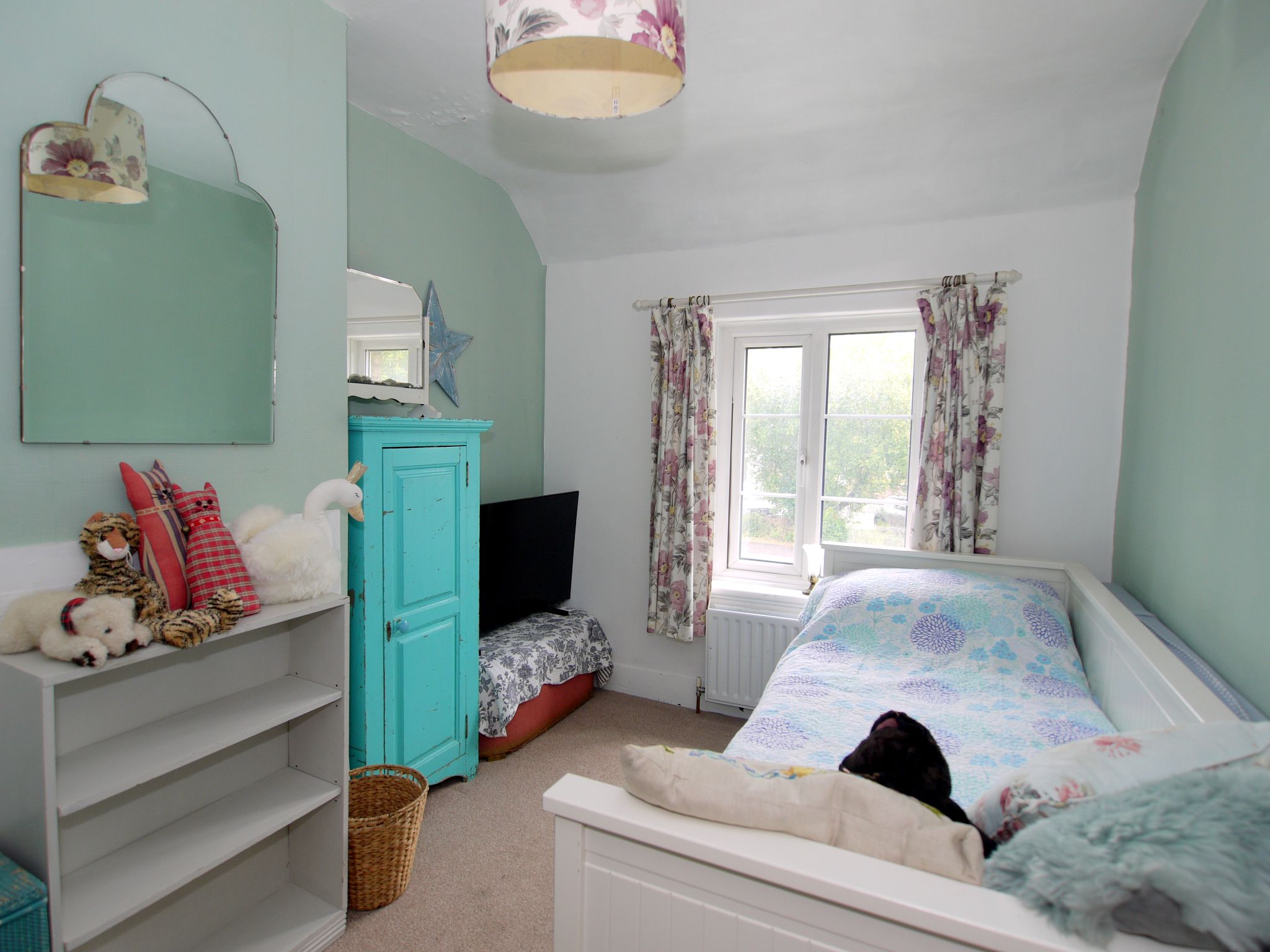 3 bedroom mid terraced house Sold in Sevenoaks - Photograph 9