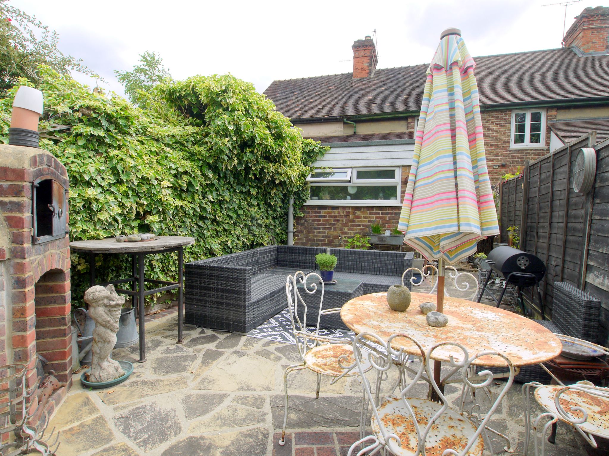 3 bedroom mid terraced house Sold in Sevenoaks - Photograph 6