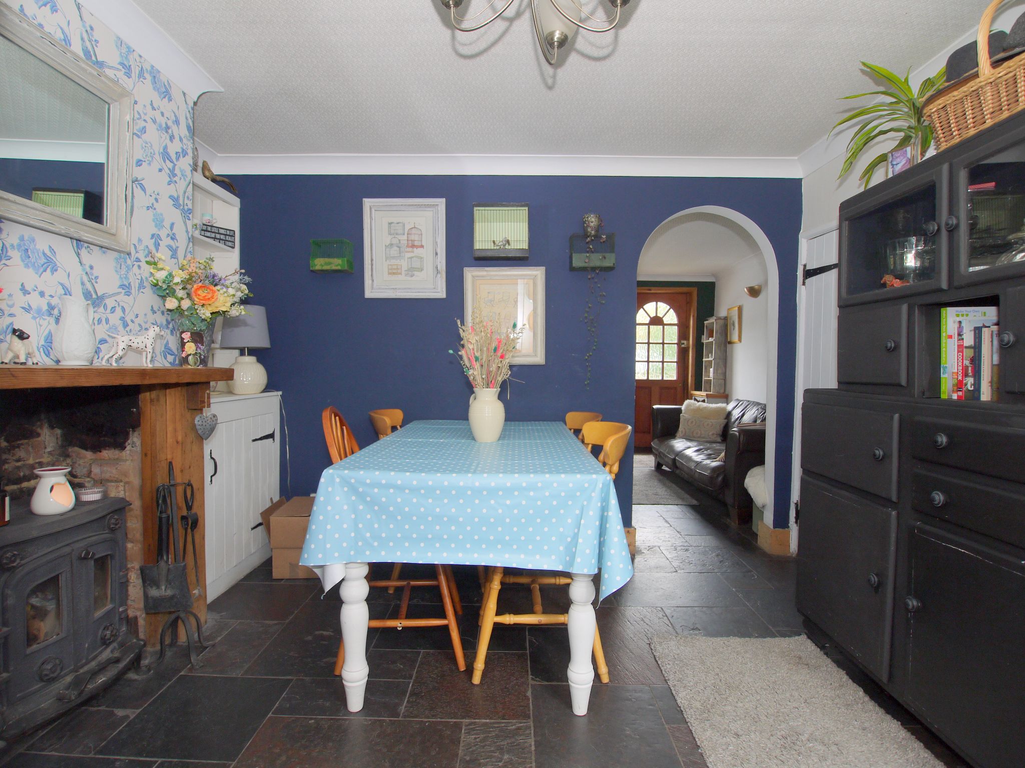 3 bedroom mid terraced house Sold in Sevenoaks - Photograph 3