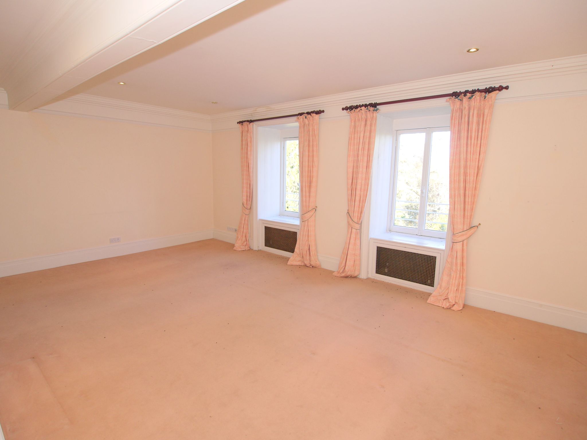 3 bedroom apartment Sold in Sevenoaks - Photograph 4