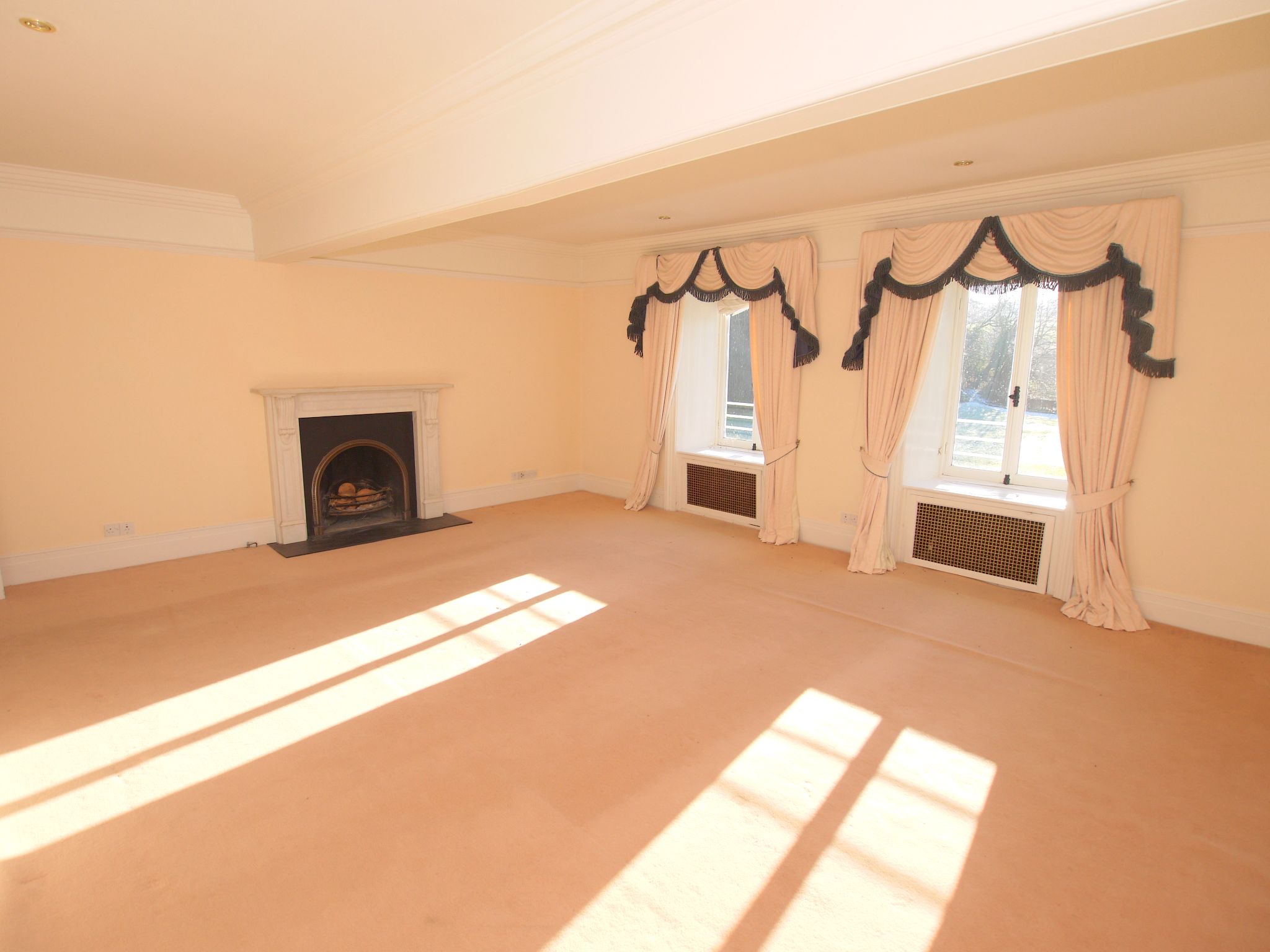 3 bedroom apartment Sold in Sevenoaks - Photograph 2