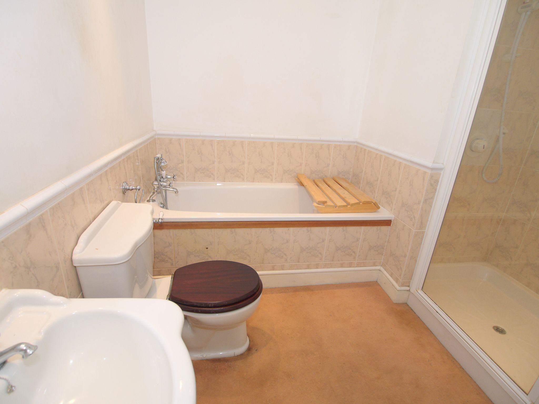 3 bedroom apartment Sold in Sevenoaks - Photograph 7