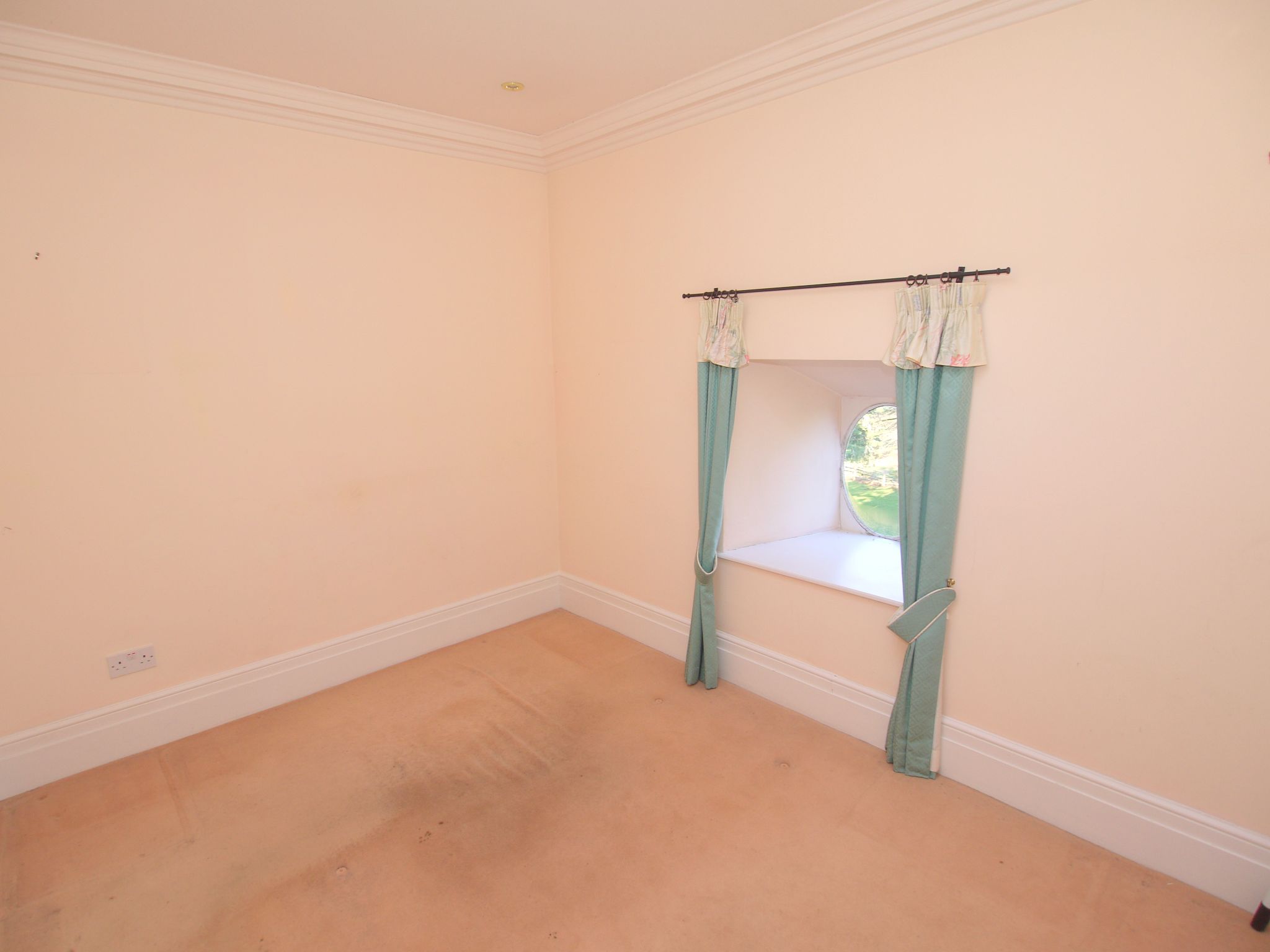 3 bedroom apartment Sold in Sevenoaks - Photograph 9