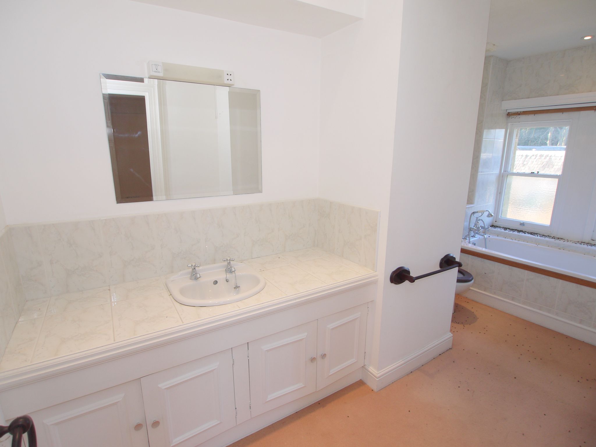 3 bedroom apartment Sold in Sevenoaks - Photograph 10