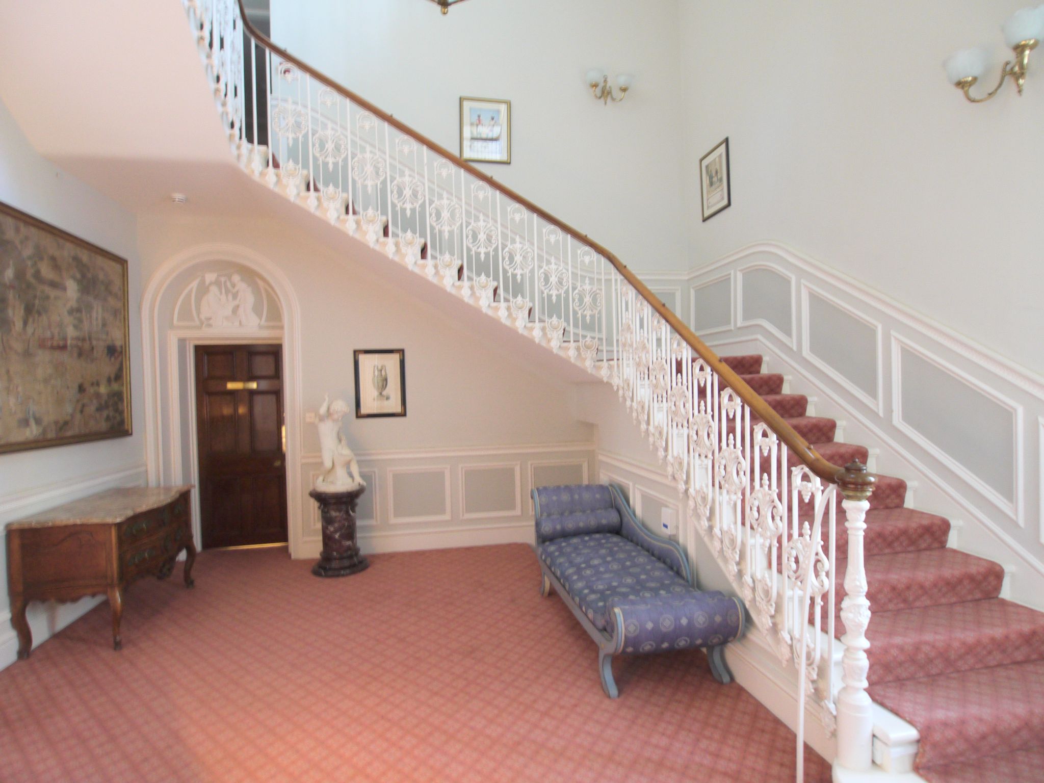 3 bedroom apartment Sold in Sevenoaks - Photograph 2