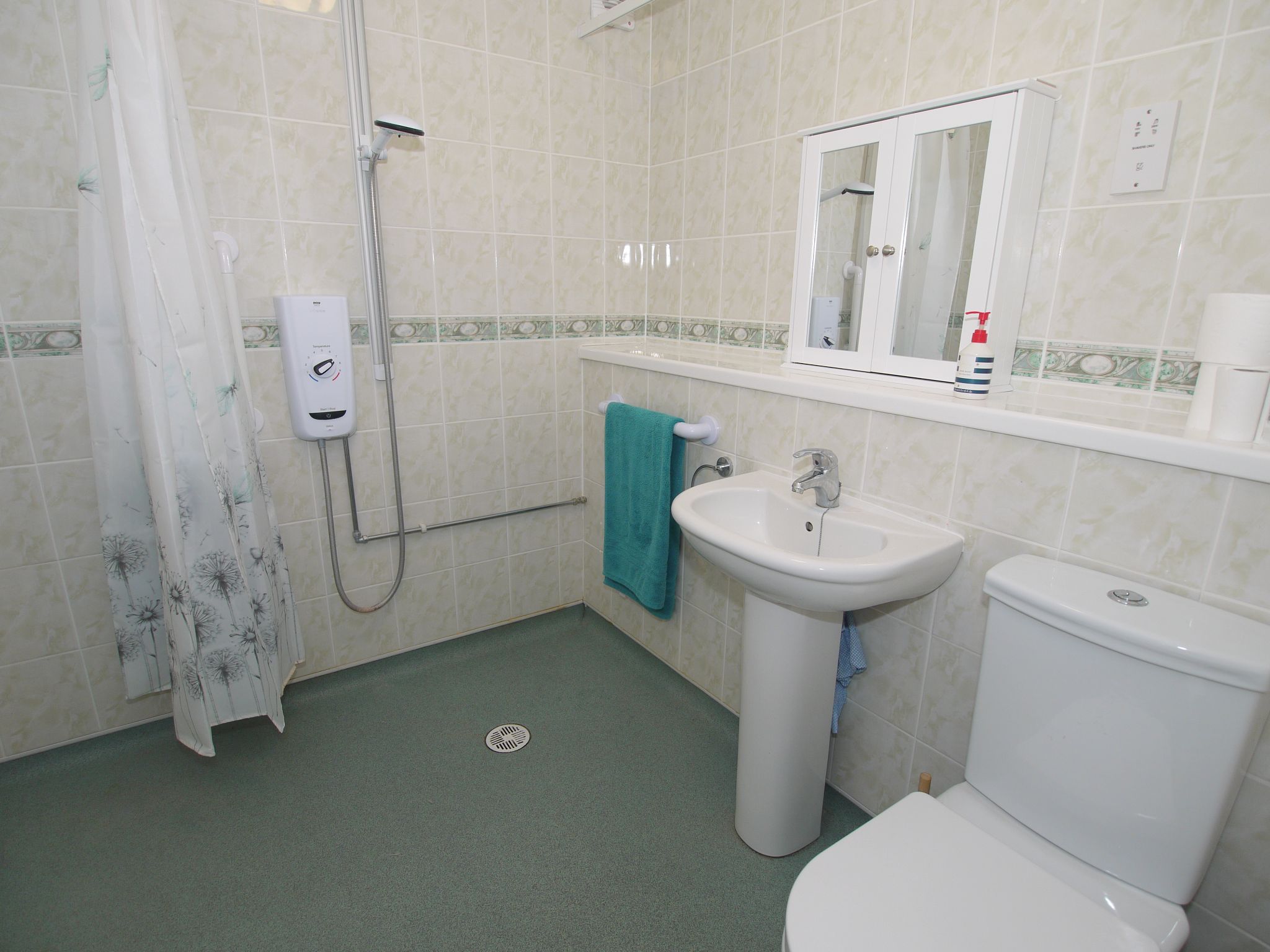 1 bedroom apartment For Sale in Sevenoaks - Photograph 3