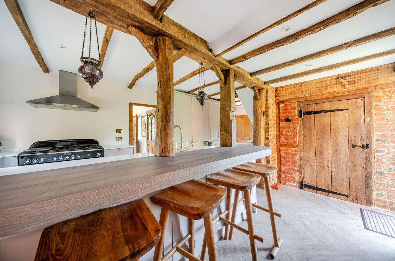 3 bedroom detached house For Sale in Leigh - Photograph 3
