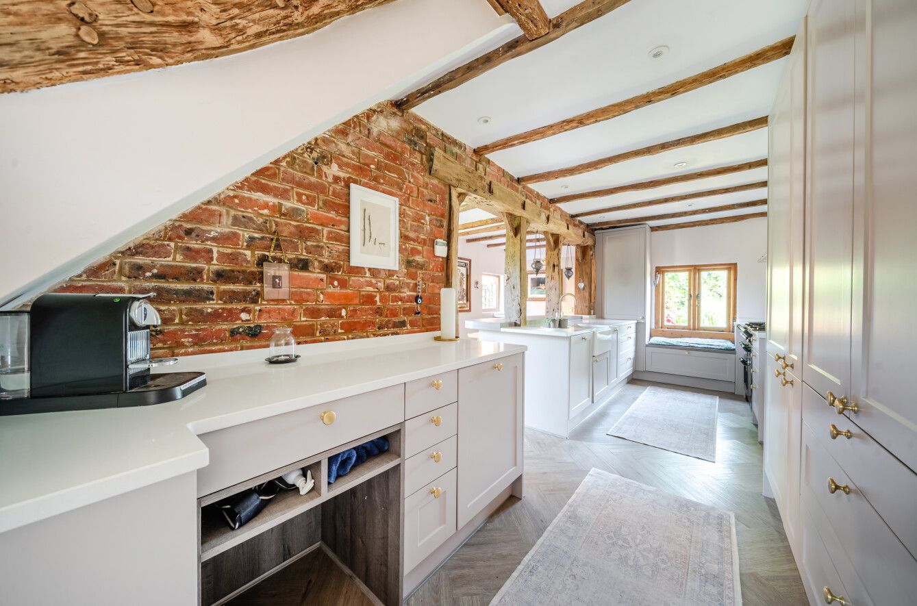 3 bedroom detached house For Sale in Leigh - Photograph 4