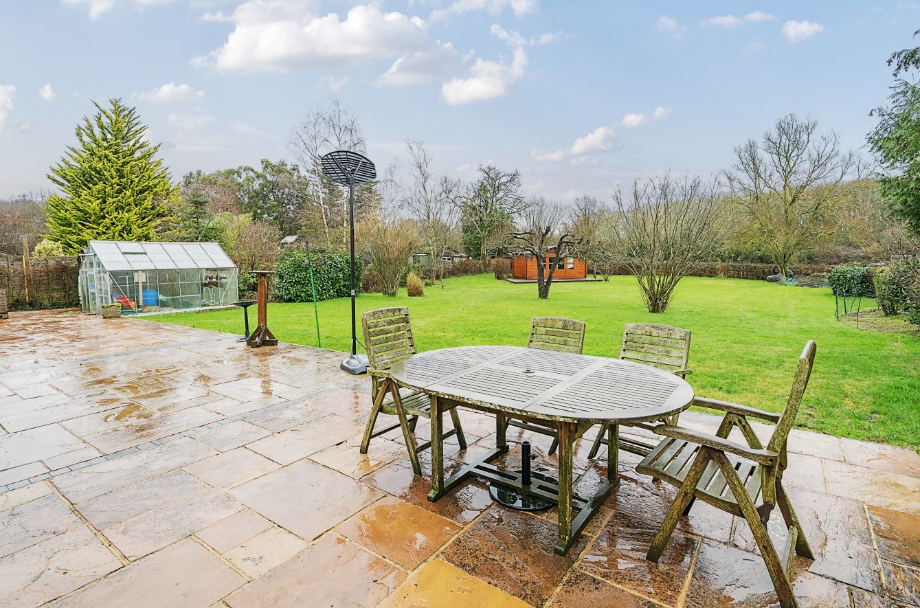 5 bedroom detached house Sold in Sevenoaks - Photograph 9