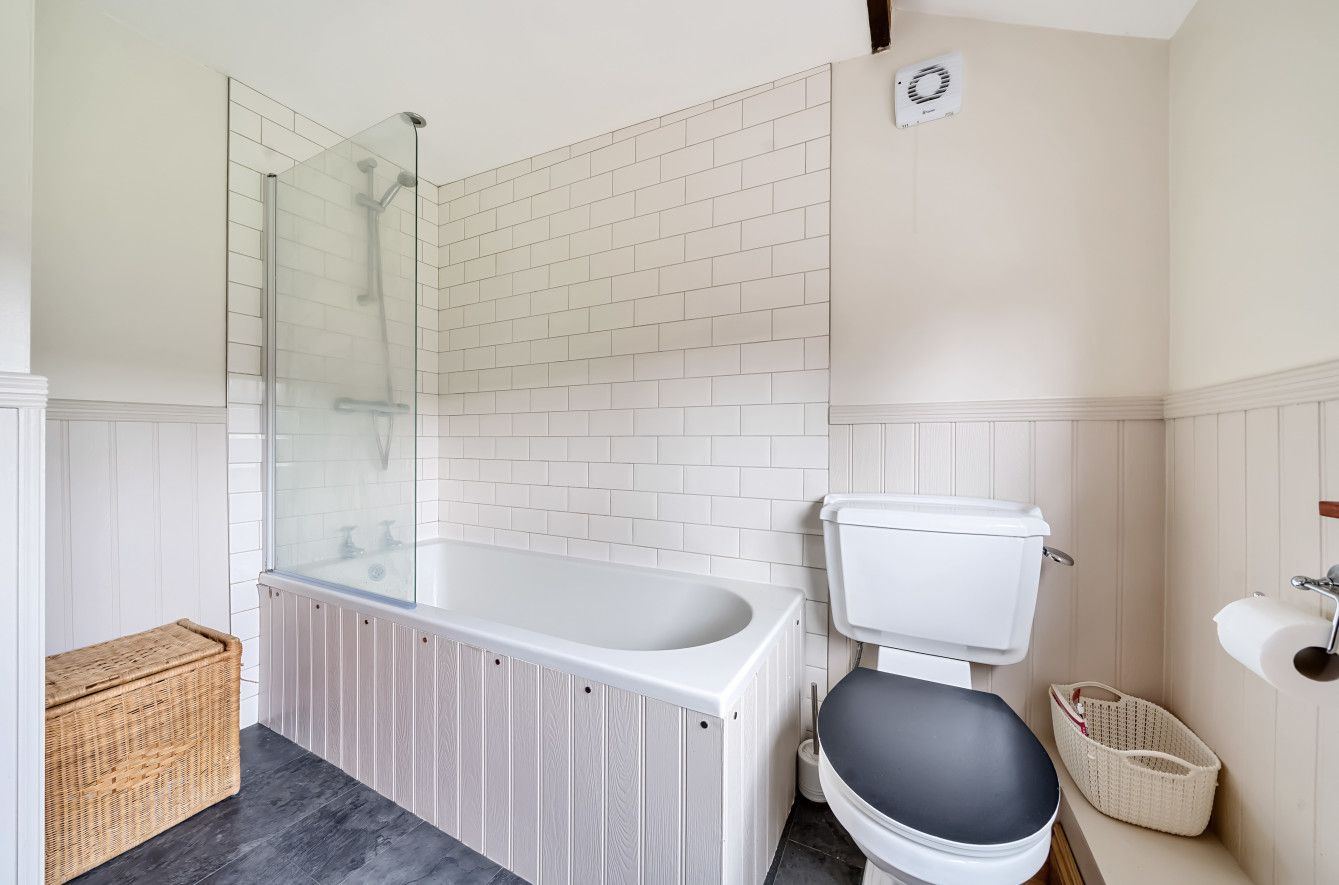 5 bedroom detached house Sold in Sevenoaks - Photograph 8