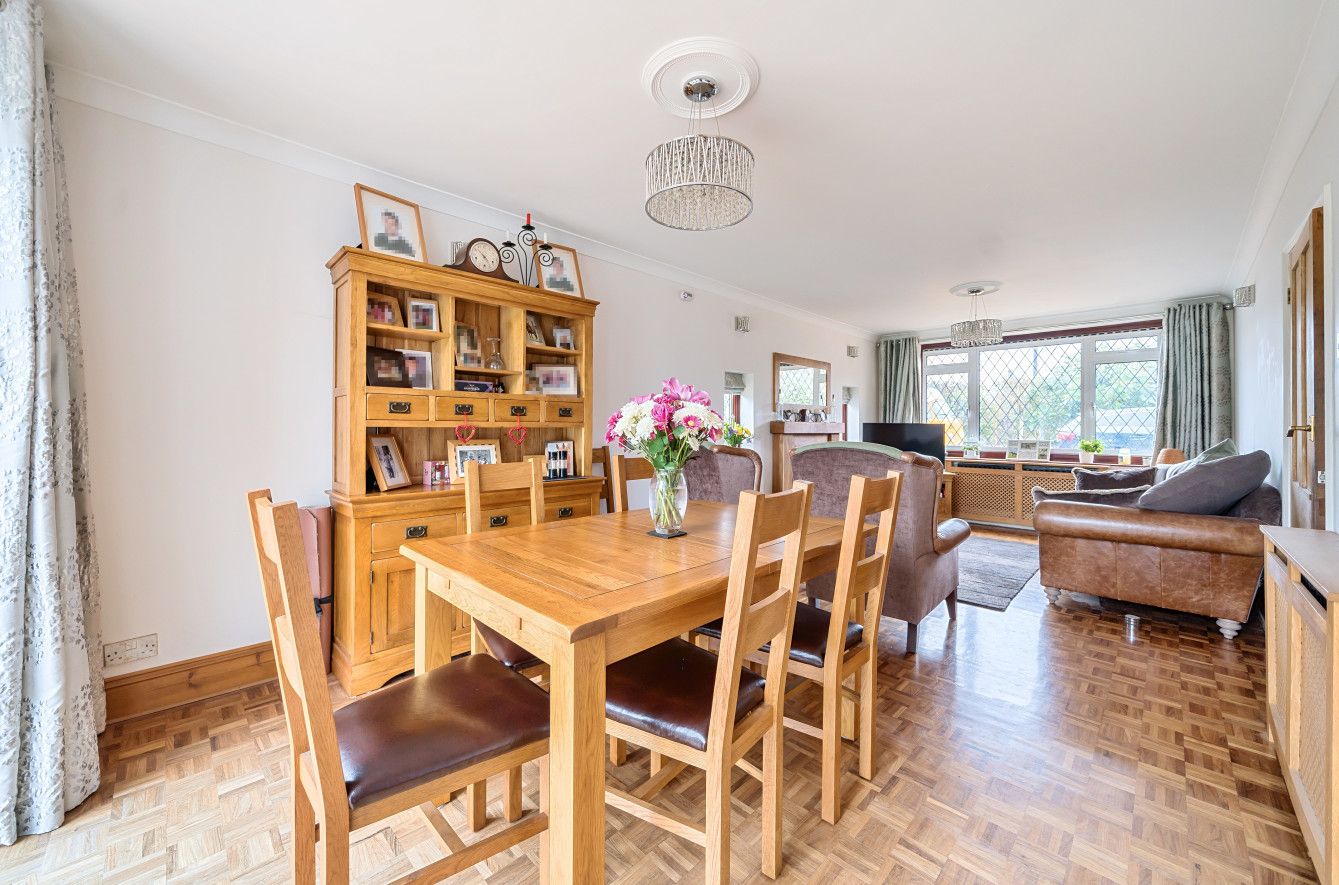 5 bedroom detached house Sold in Sevenoaks - Photograph 4