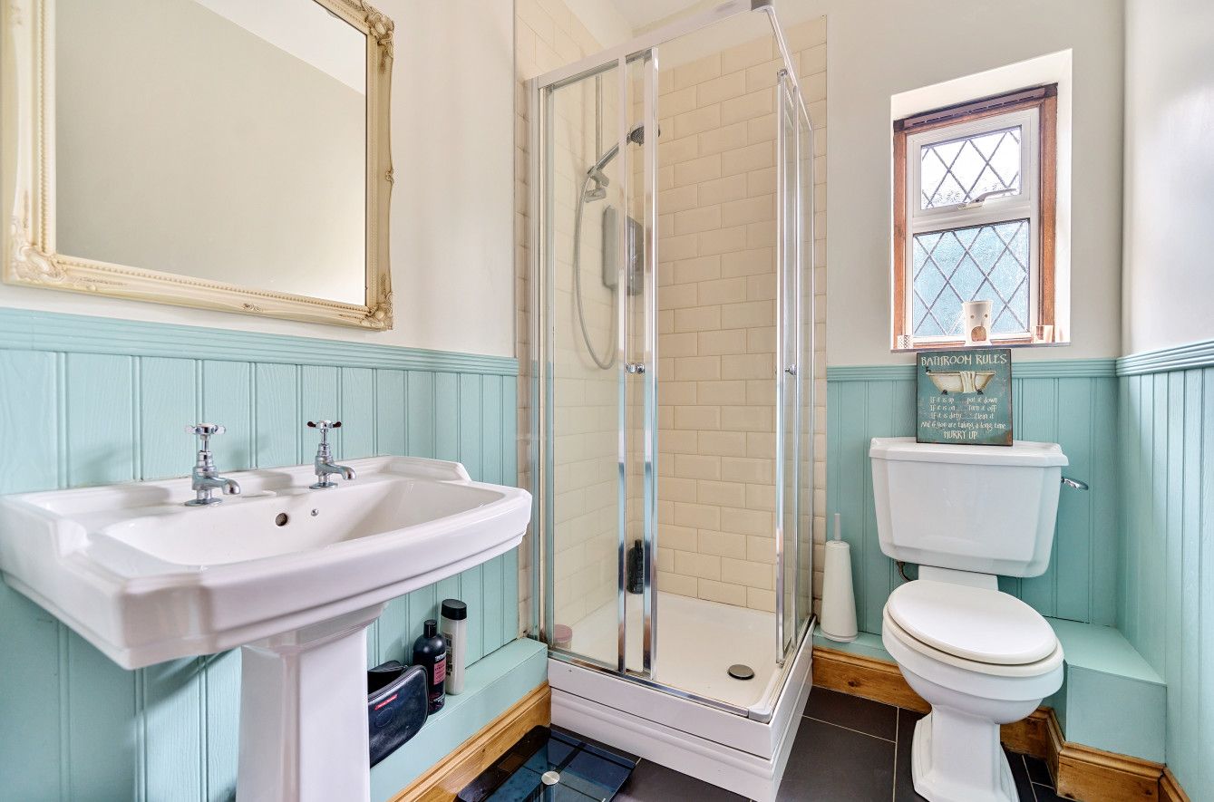 5 bedroom detached house Sold in Sevenoaks - Photograph 11