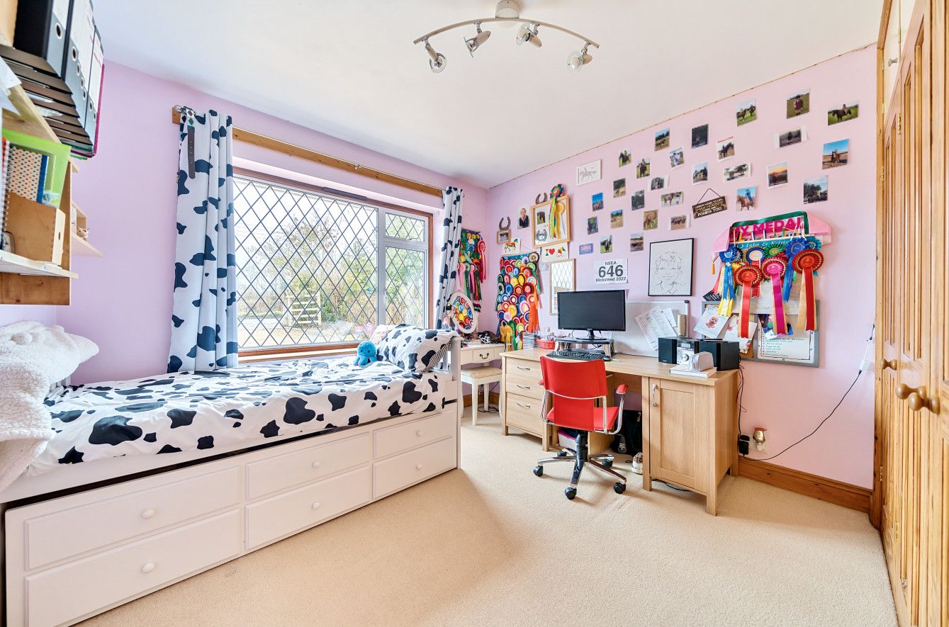 5 bedroom detached house Sold in Sevenoaks - Photograph 7