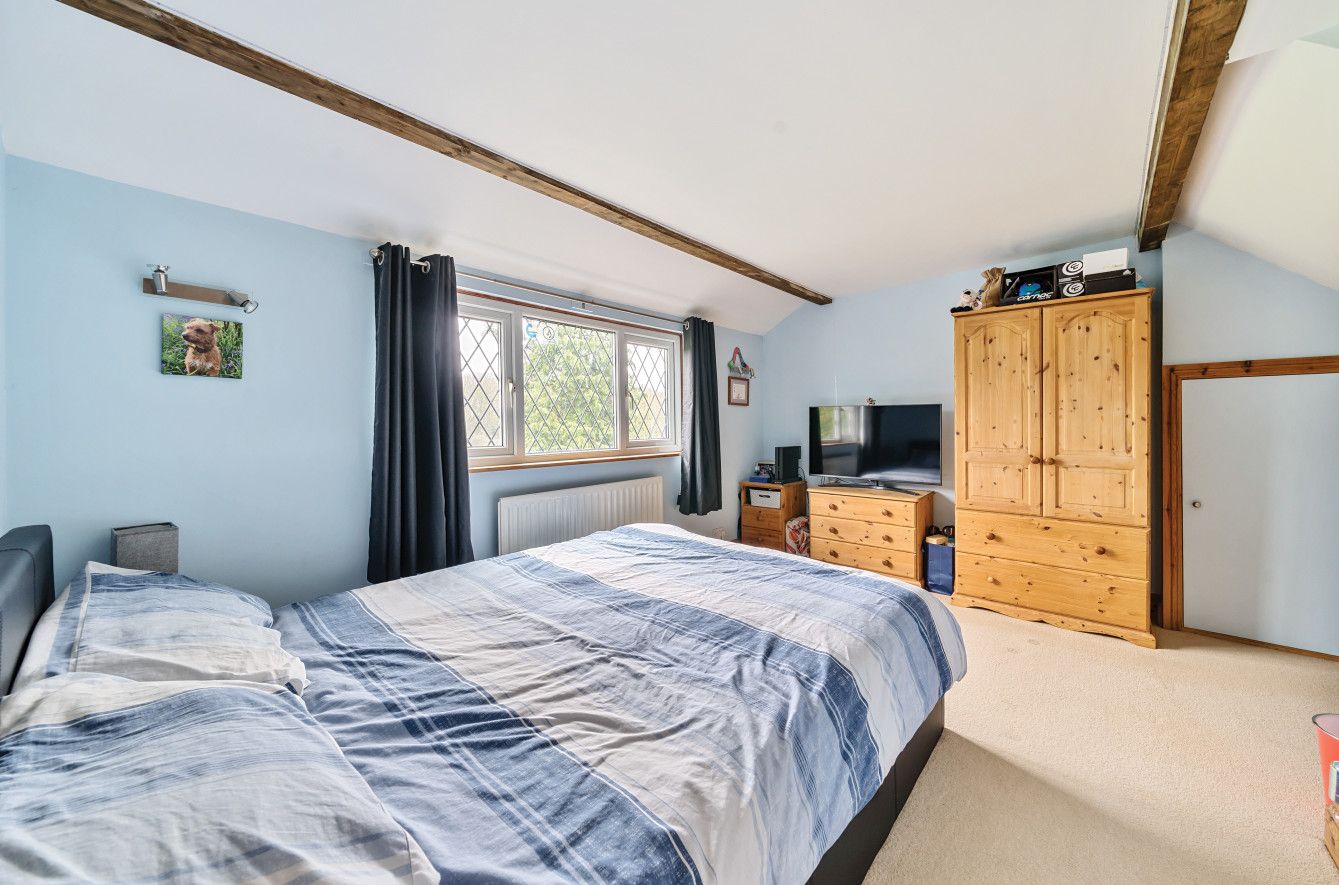 5 bedroom detached house Sold in Sevenoaks - Photograph 6