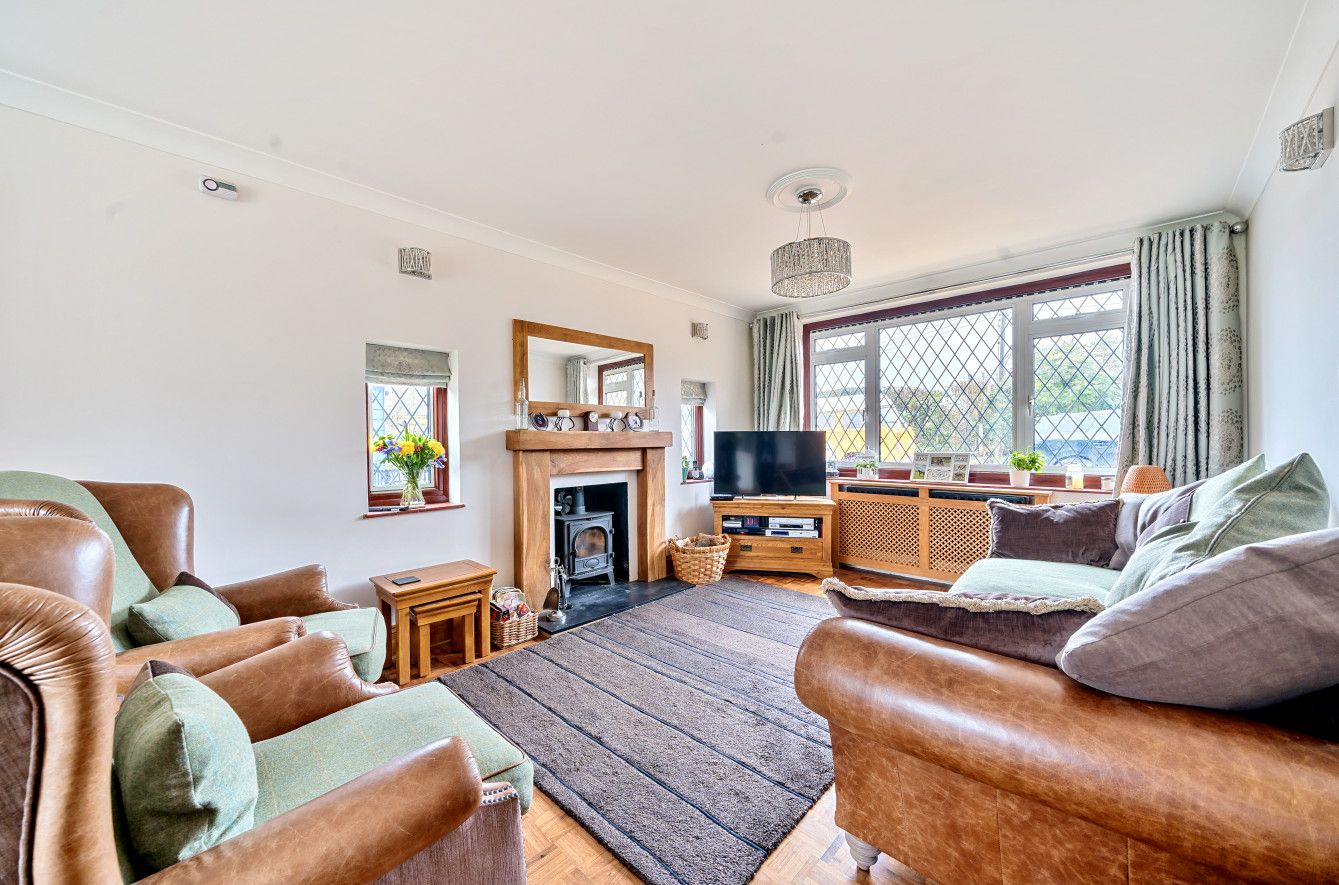 5 bedroom detached house Sold in Sevenoaks - Photograph 3