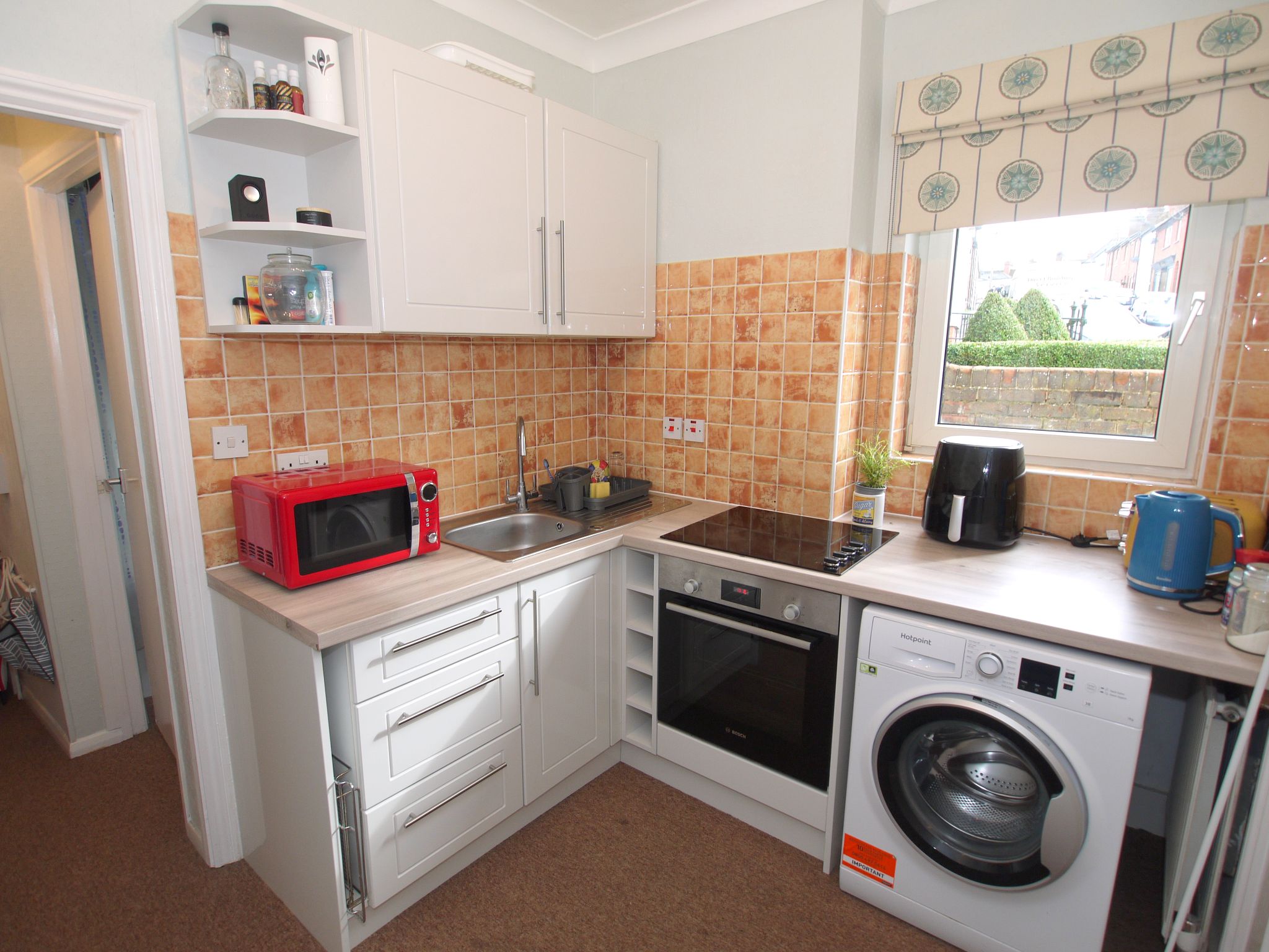 1 bedroom apartment Let in Sevenoaks - Photograph 4