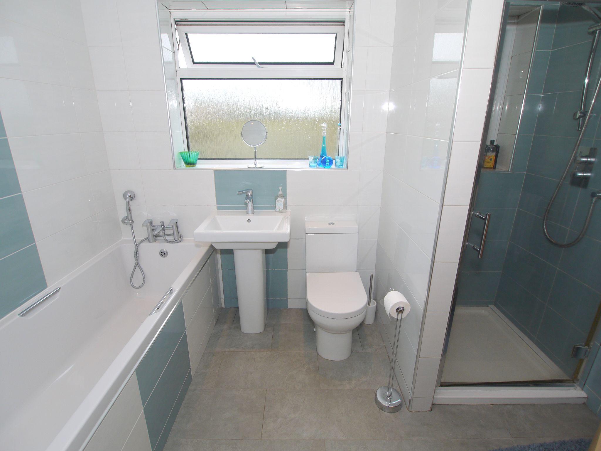 3 bedroom detached bungalow Sold in Sevenoaks - Photograph 6
