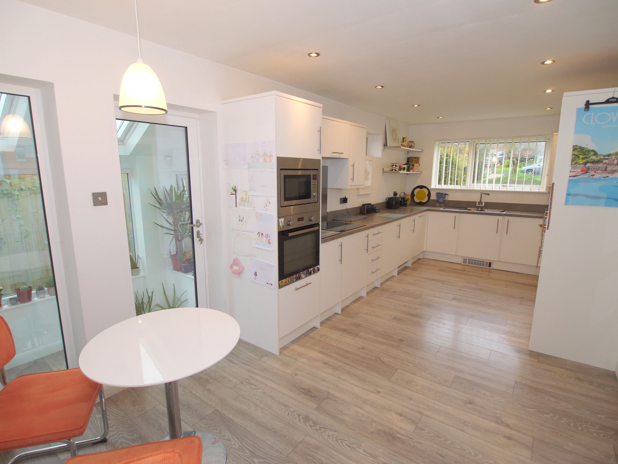 3 bedroom detached bungalow Sold in Sevenoaks - Photograph 7