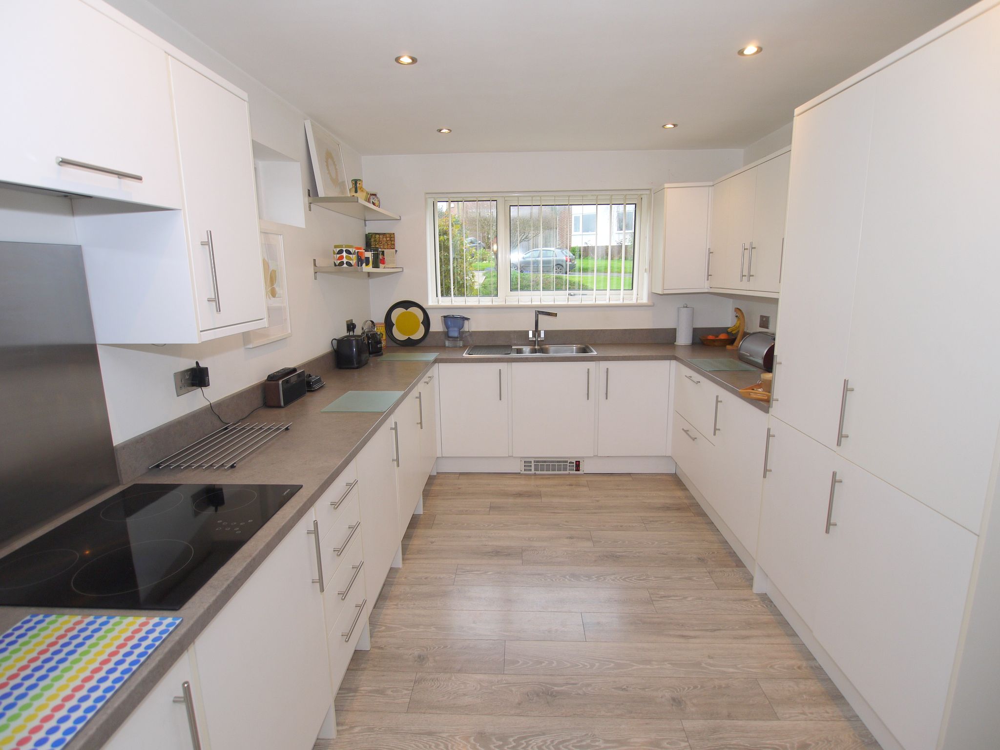 3 bedroom detached bungalow Sold in Sevenoaks - Photograph 8