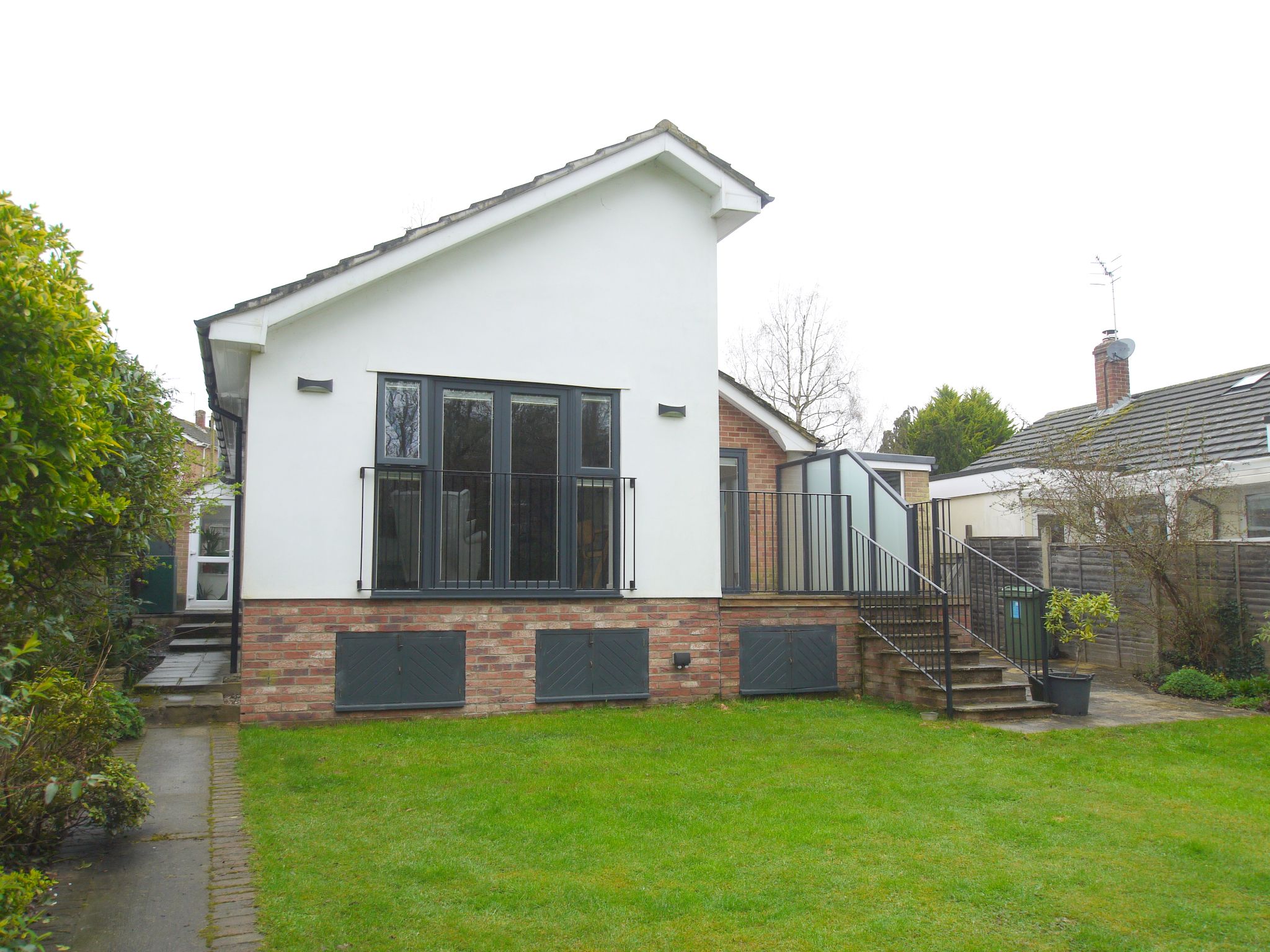 3 bedroom detached bungalow Sold in Sevenoaks - Photograph 12